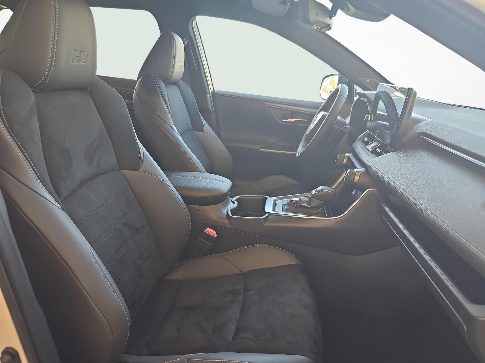 TOYOTA RAV4 2.5 Plug-In-Hybrid GR Sport / ab 3,99% Leasing bei Abschluss einer Protect Autoversicherung-image-9