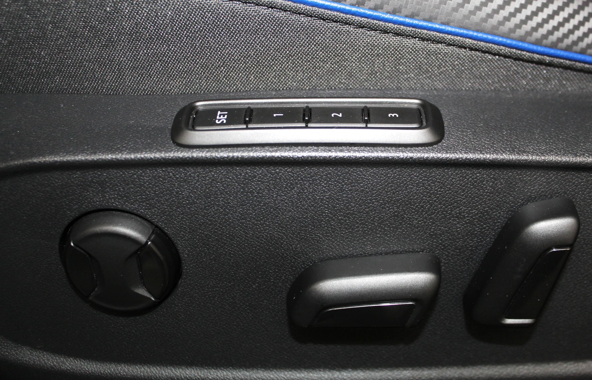 VW Golf 2.0 TSI R DSG 4Motion R Performance Akrapovic 333PS / CH-Fahrzeug-image-19