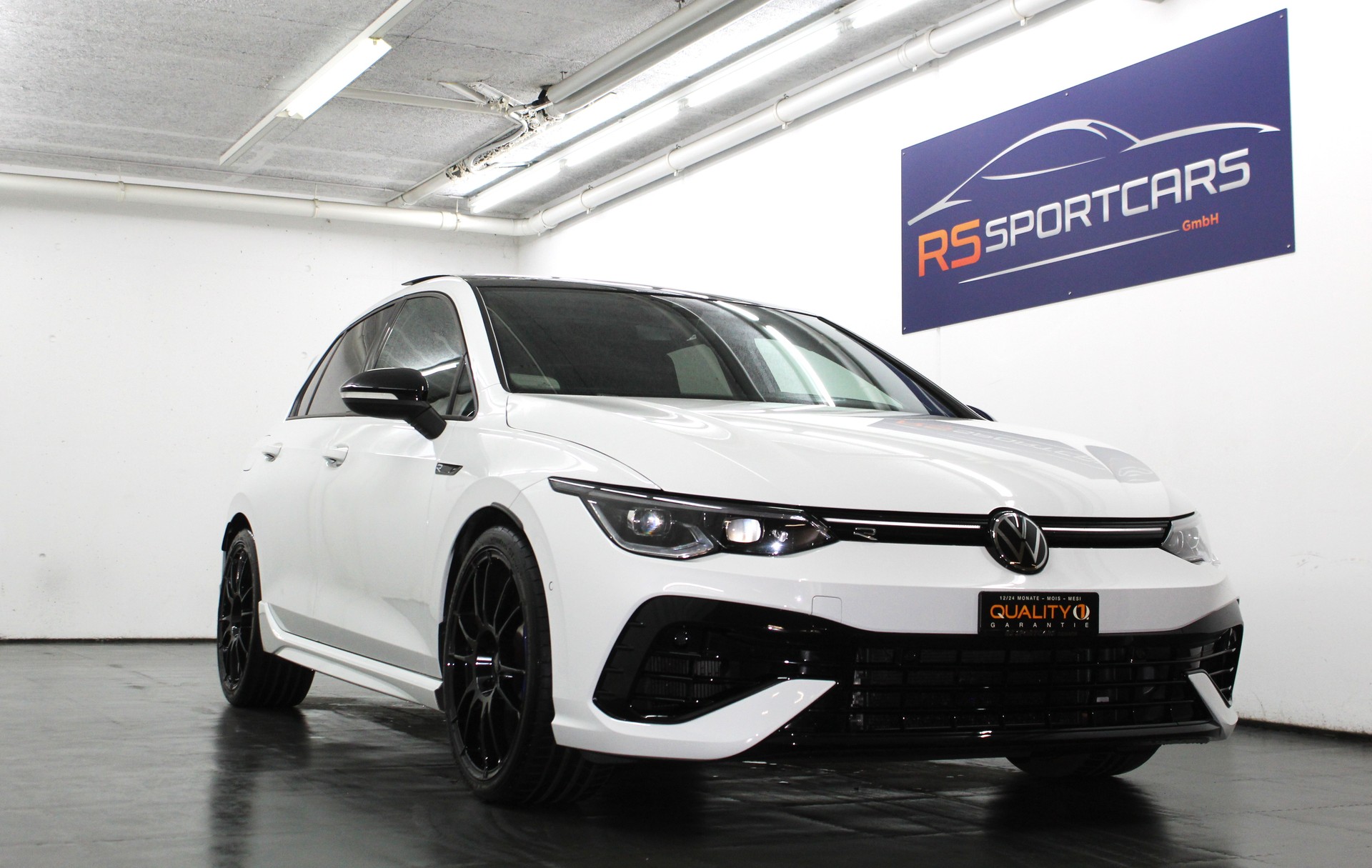 VW Golf 2.0 TSI R DSG 4Motion R Performance Akrapovic 333PS / CH-Fahrzeug-image-1