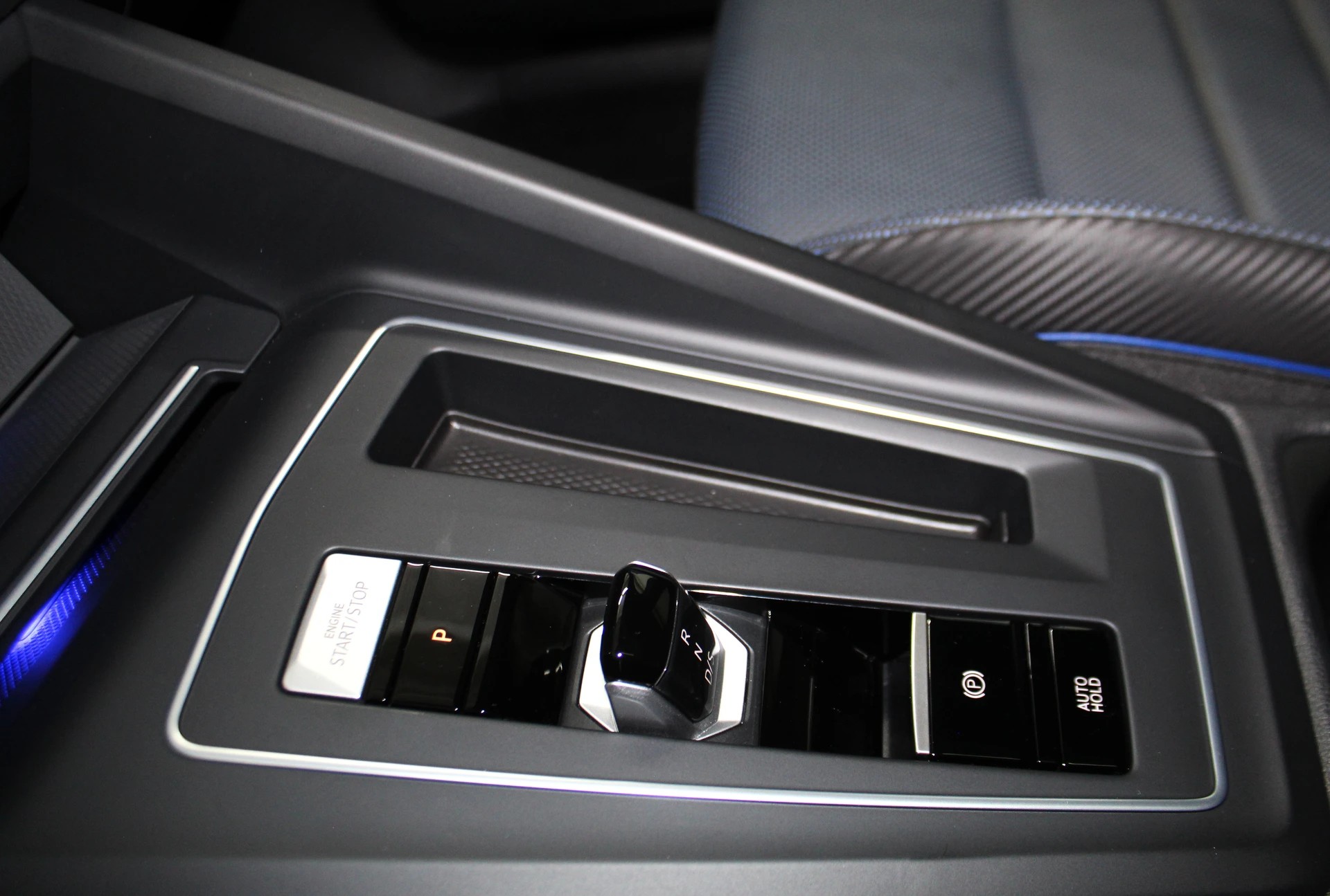 VW Golf 2.0 TSI R DSG 4Motion R Performance Akrapovic 333PS / CH-Fahrzeug-image-15