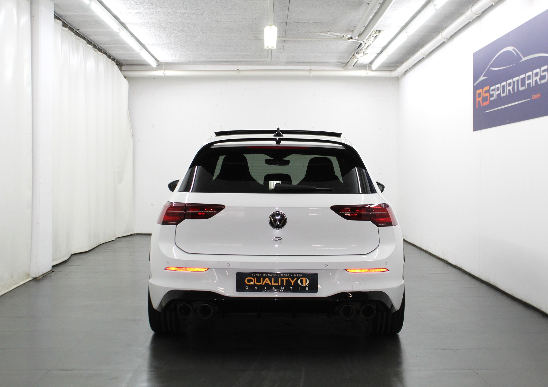 VW Golf 2.0 TSI R DSG 4Motion R Performance Akrapovic 333PS / CH-Fahrzeug-image-5