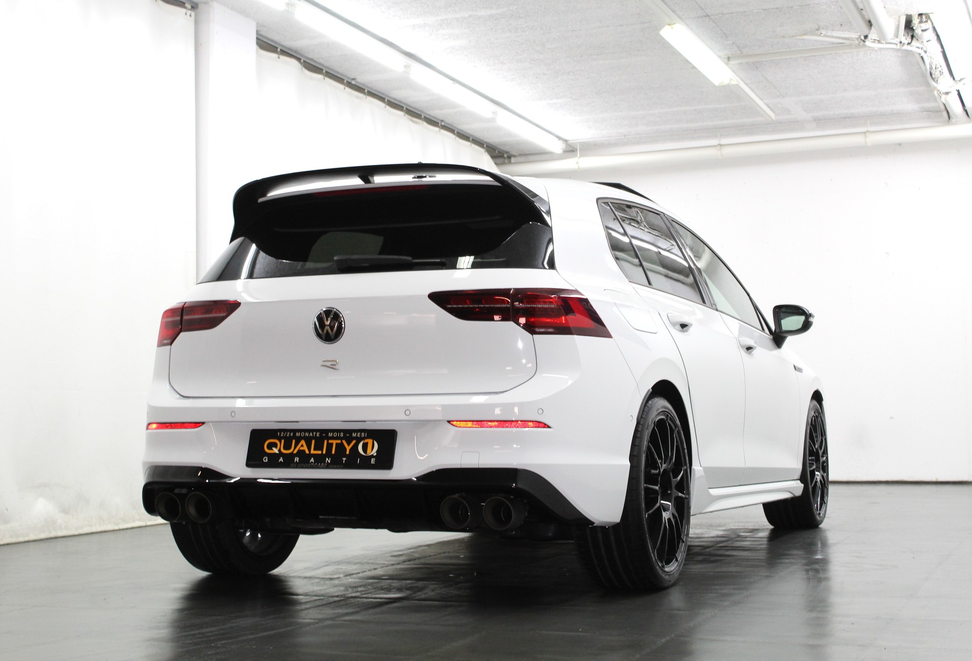 VW Golf 2.0 TSI R DSG 4Motion R Performance Akrapovic 333PS / CH-Fahrzeug-image-6