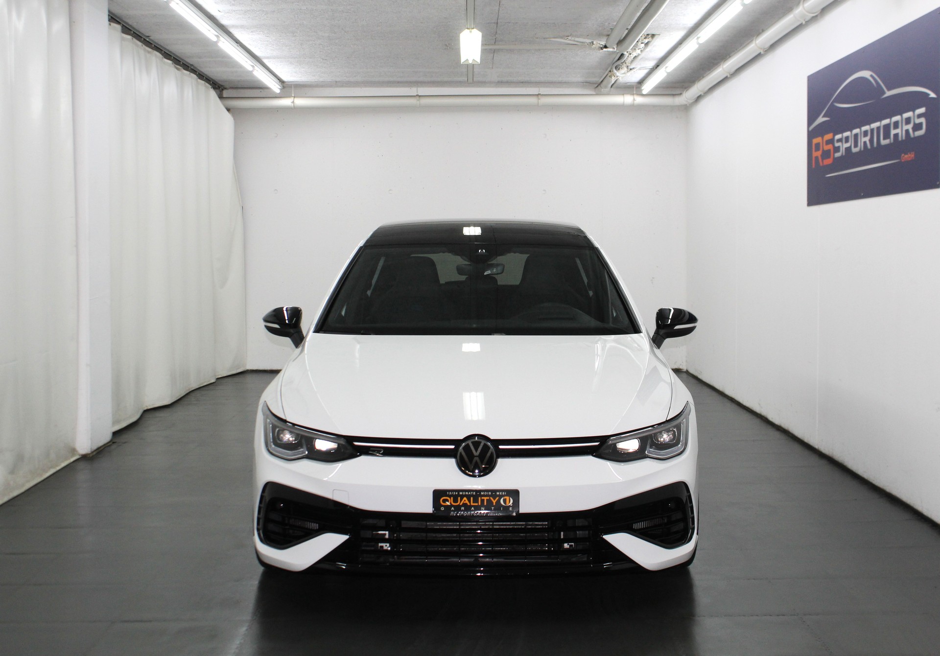 VW Golf 2.0 TSI R DSG 4Motion R Performance Akrapovic 333PS / CH-Fahrzeug-image-2