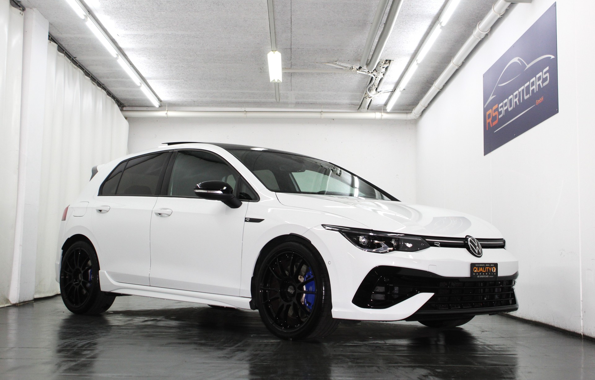 VW Golf 2.0 TSI R DSG 4Motion R Performance Akrapovic 333PS / CH-Fahrzeug-image-0