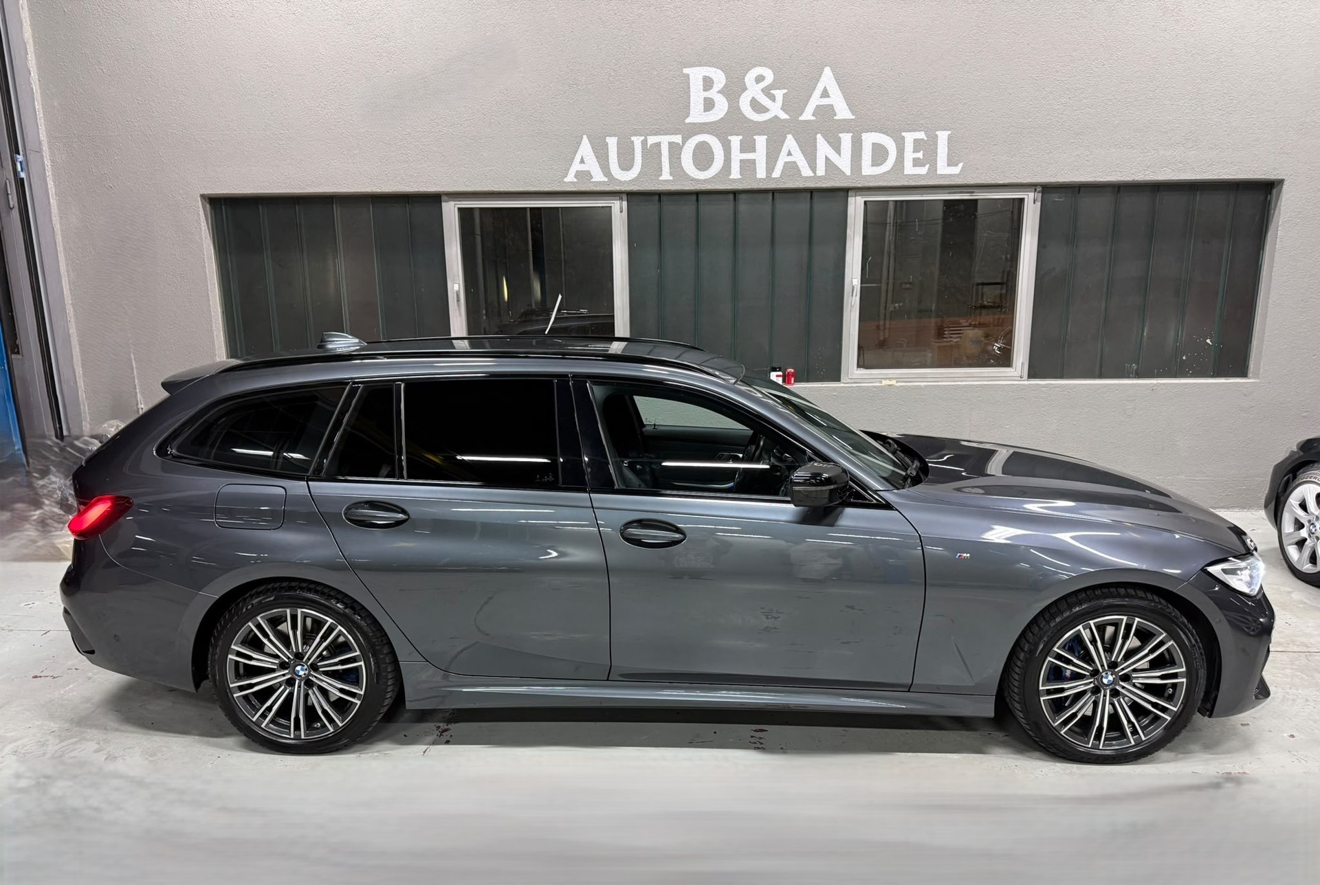 BMW M340d xDrive 48V Touring Steptronic Sport-image-5