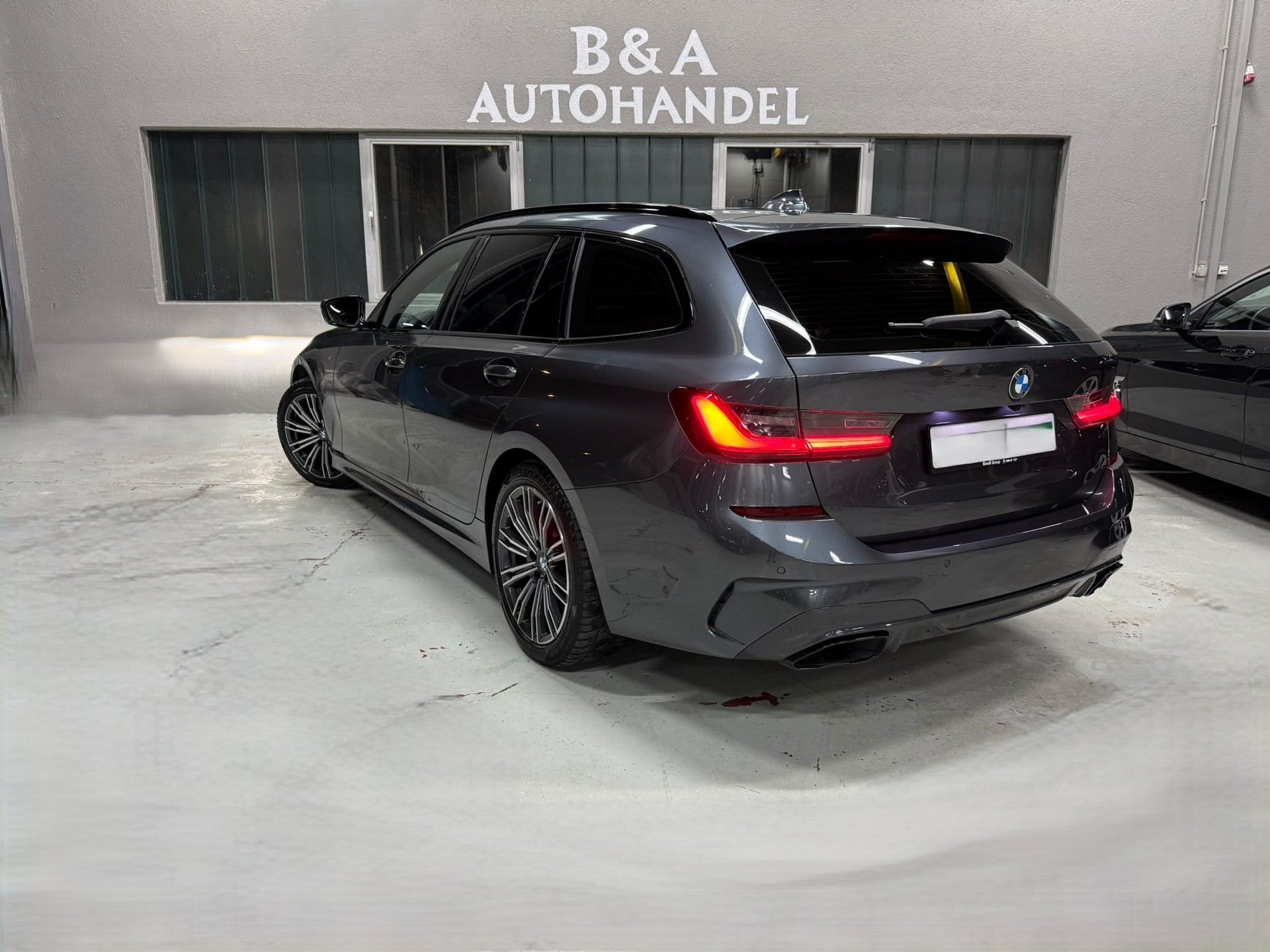 BMW M340d xDrive 48V Touring Steptronic Sport-image-3