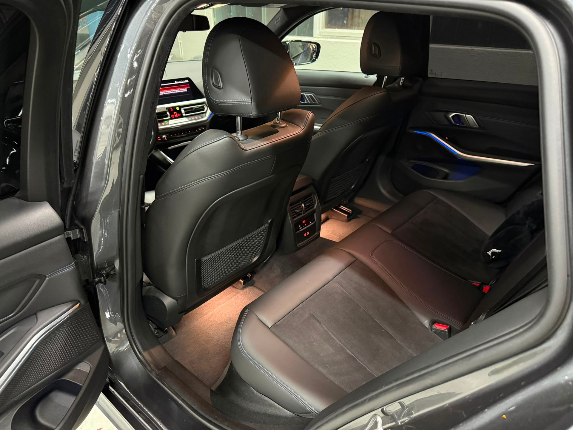 BMW M340d xDrive 48V Touring Steptronic Sport-image-9