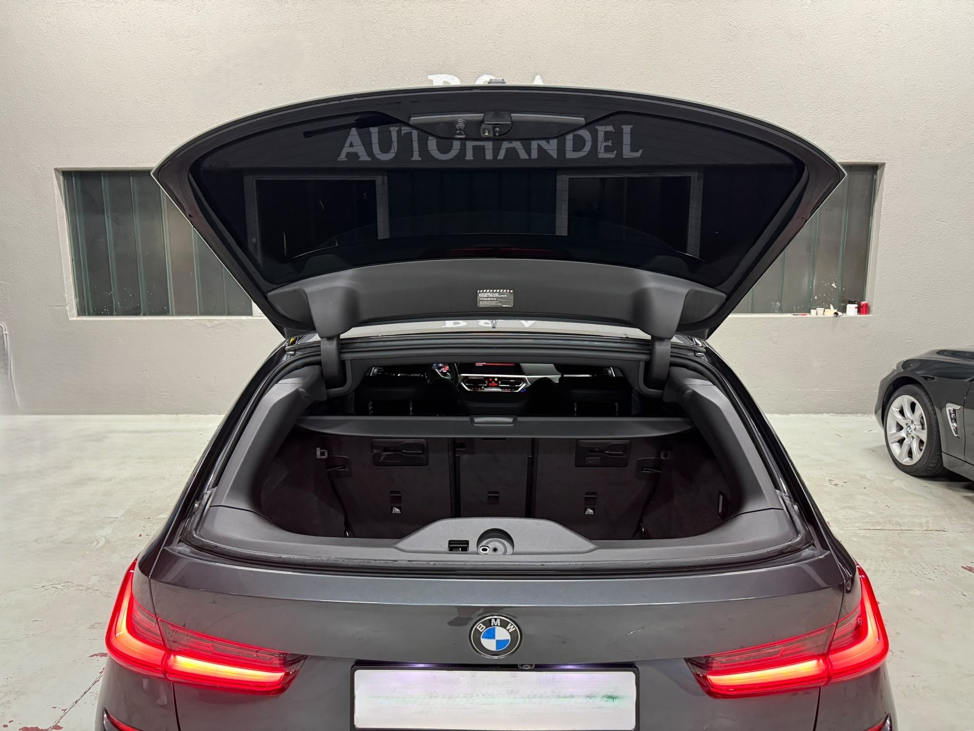 BMW M340d xDrive 48V Touring Steptronic Sport-image-13