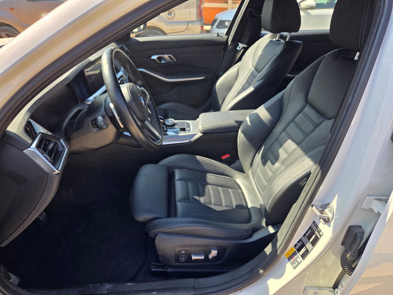 BMW 330e x DriveTouring M Sport Steptronic-image-11