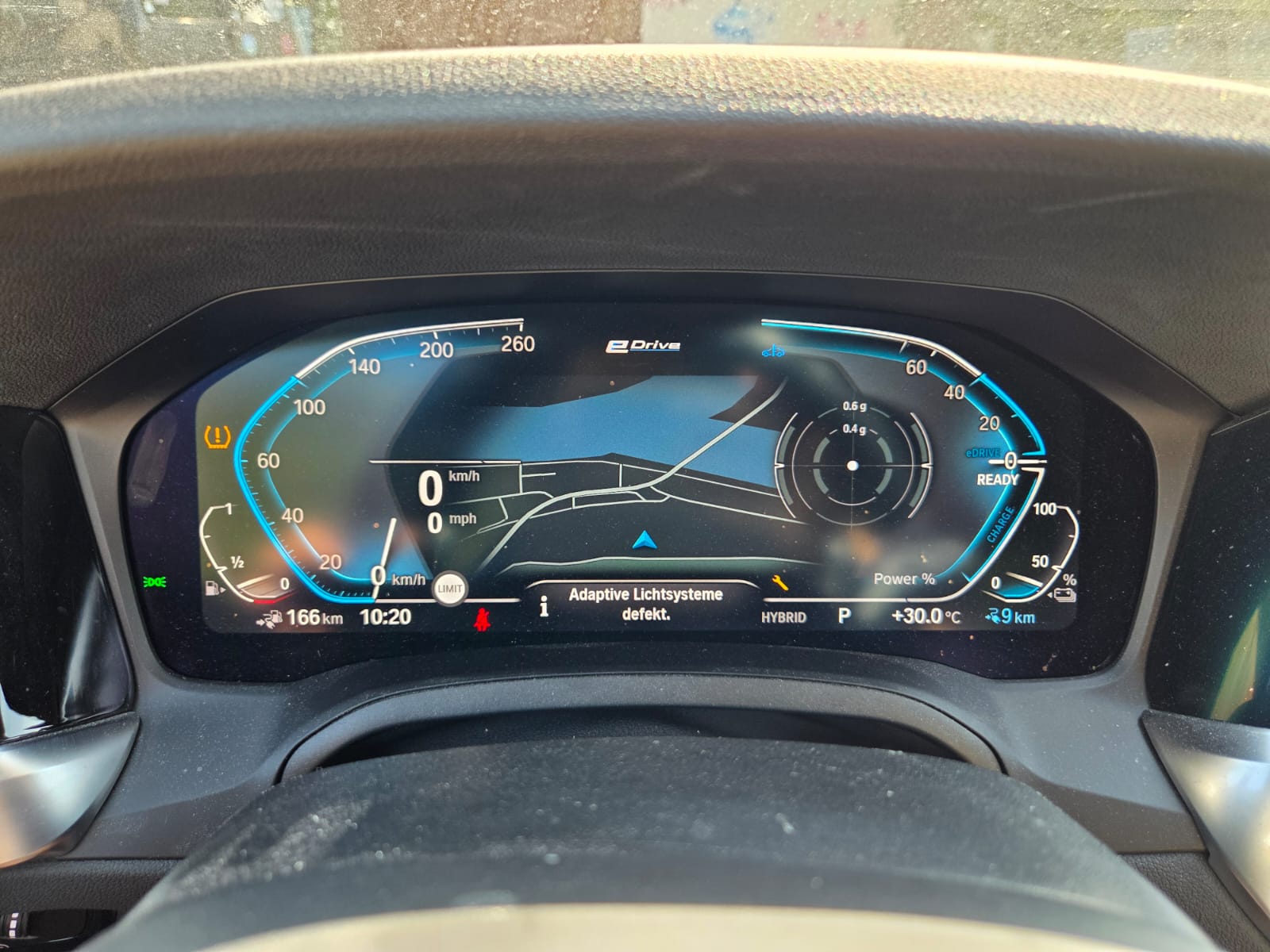BMW 330e x DriveTouring M Sport Steptronic-image-14