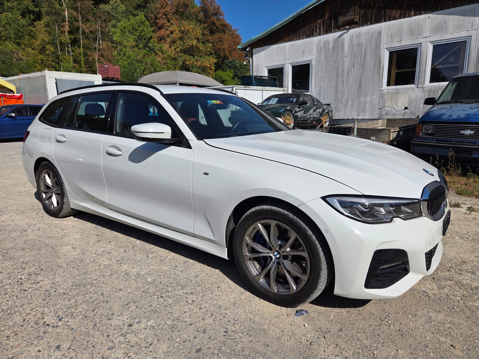BMW 330e x DriveTouring M Sport Steptronic-image-1