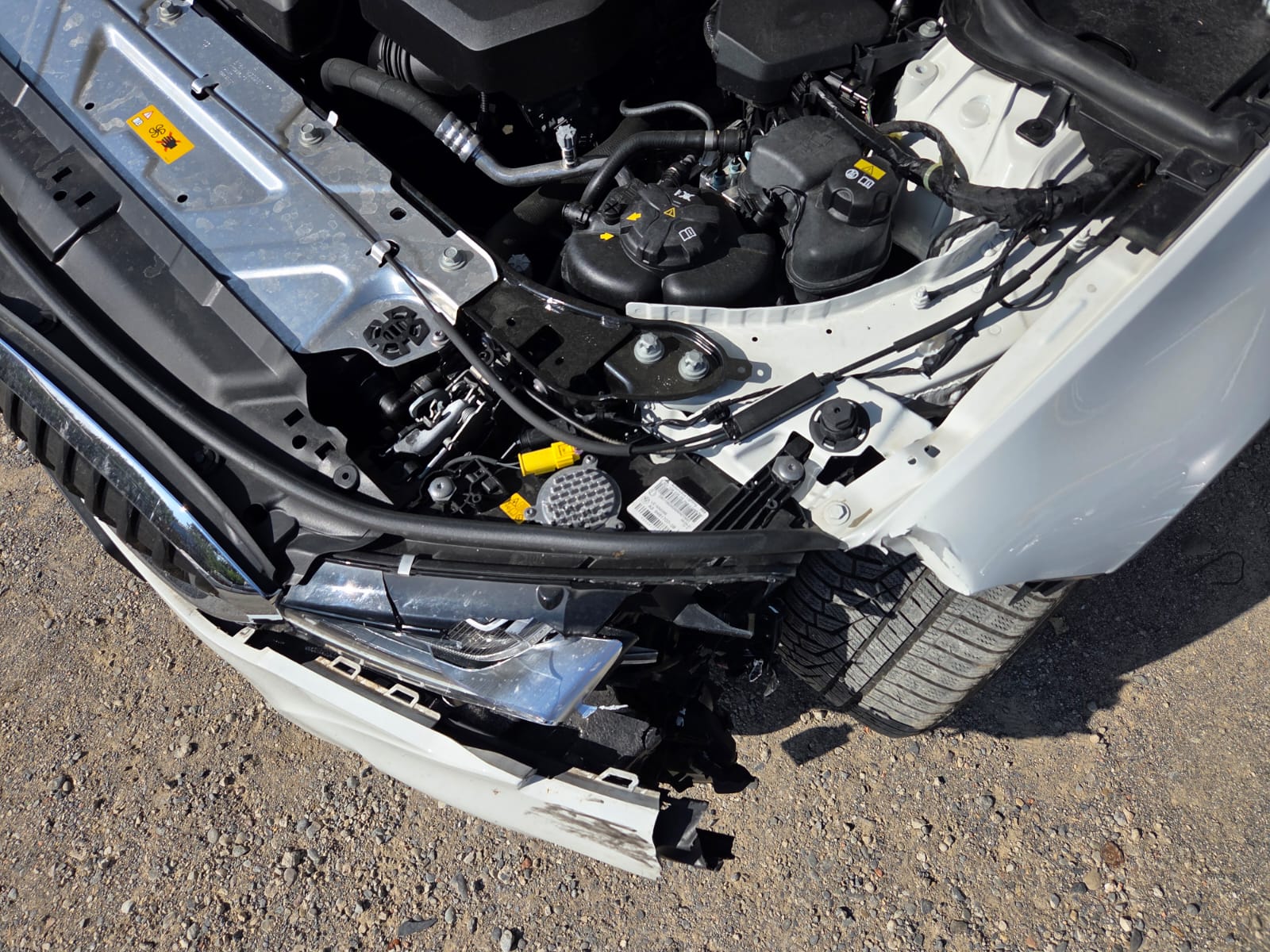 BMW 330e x DriveTouring M Sport Steptronic-image-5