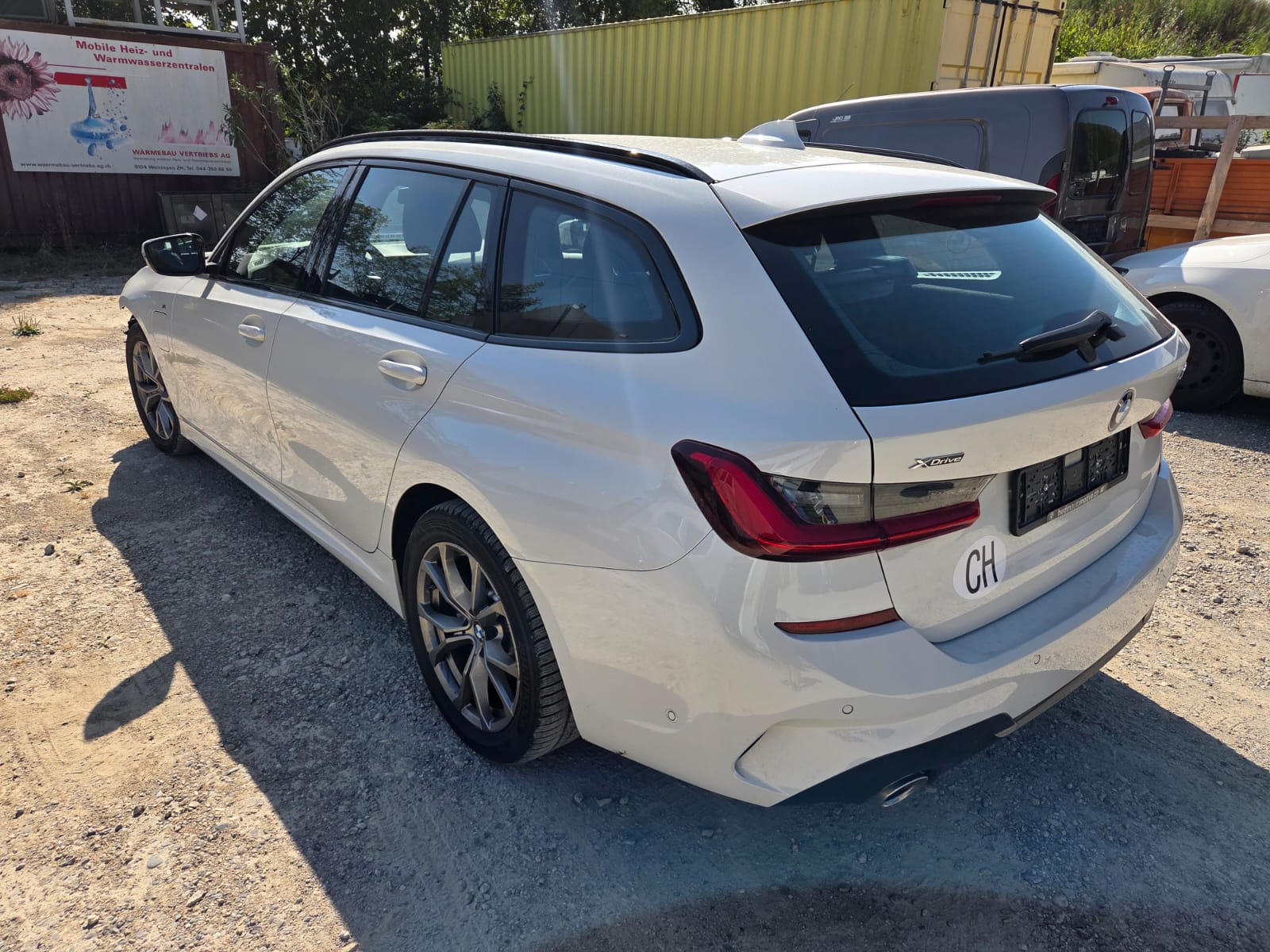 BMW 330e x DriveTouring M Sport Steptronic-image-8
