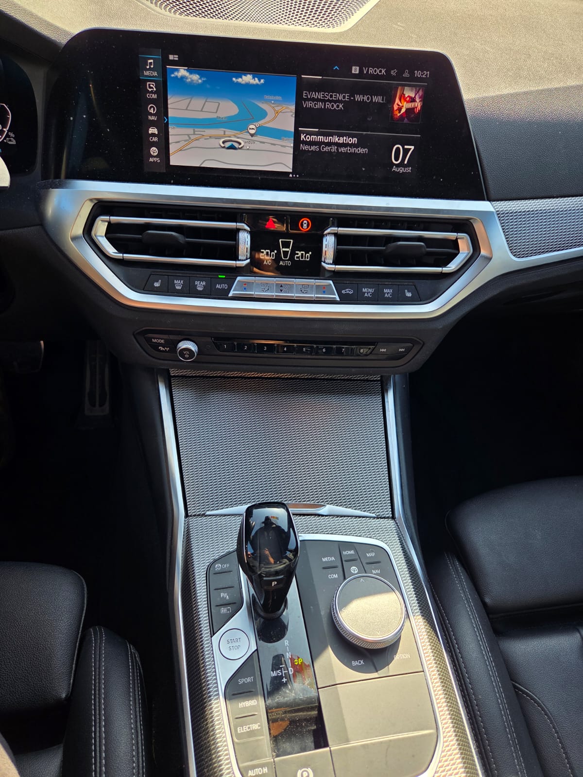 BMW 330e x DriveTouring M Sport Steptronic-image-15