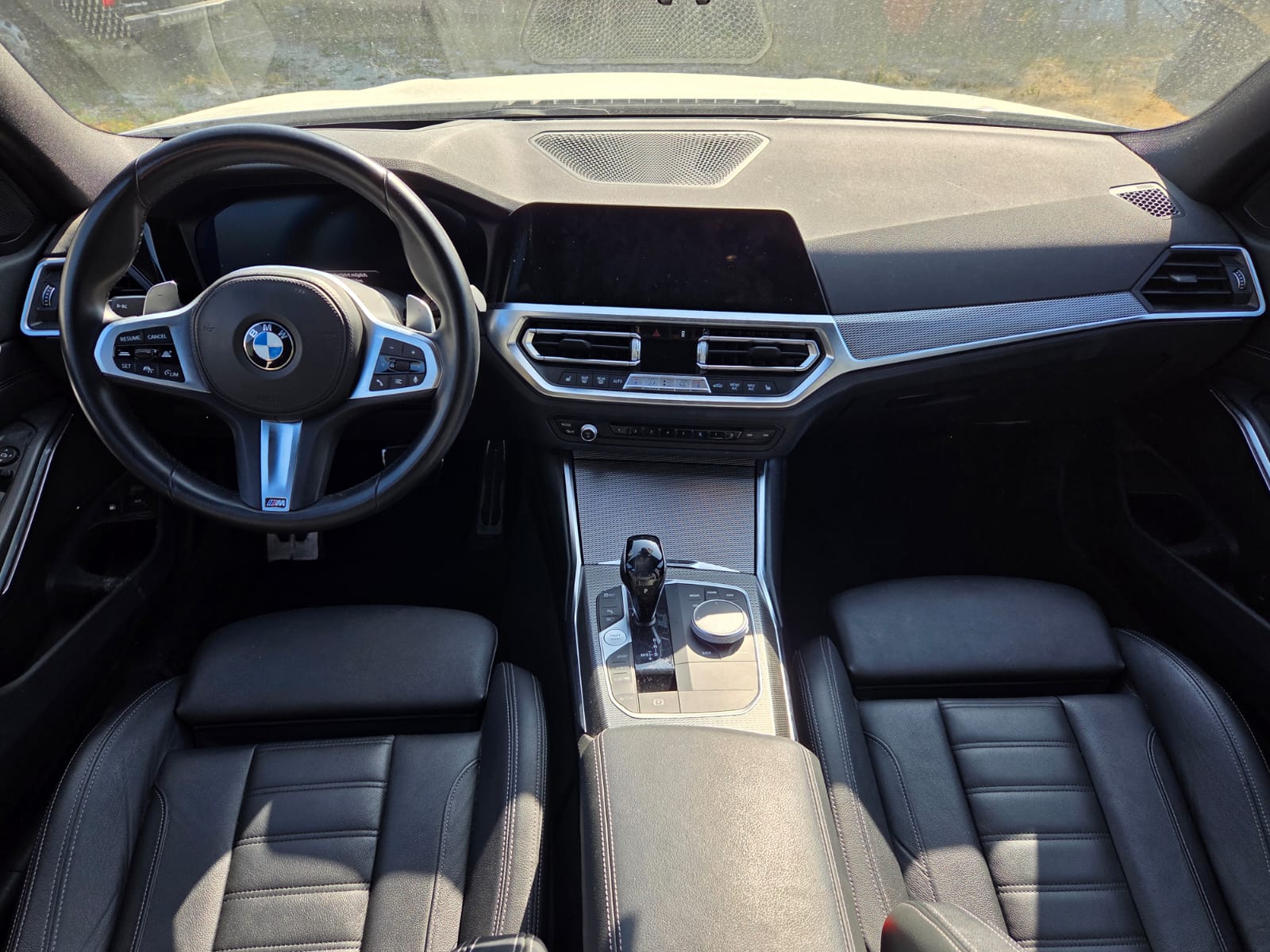 BMW 330e x DriveTouring M Sport Steptronic-image-12
