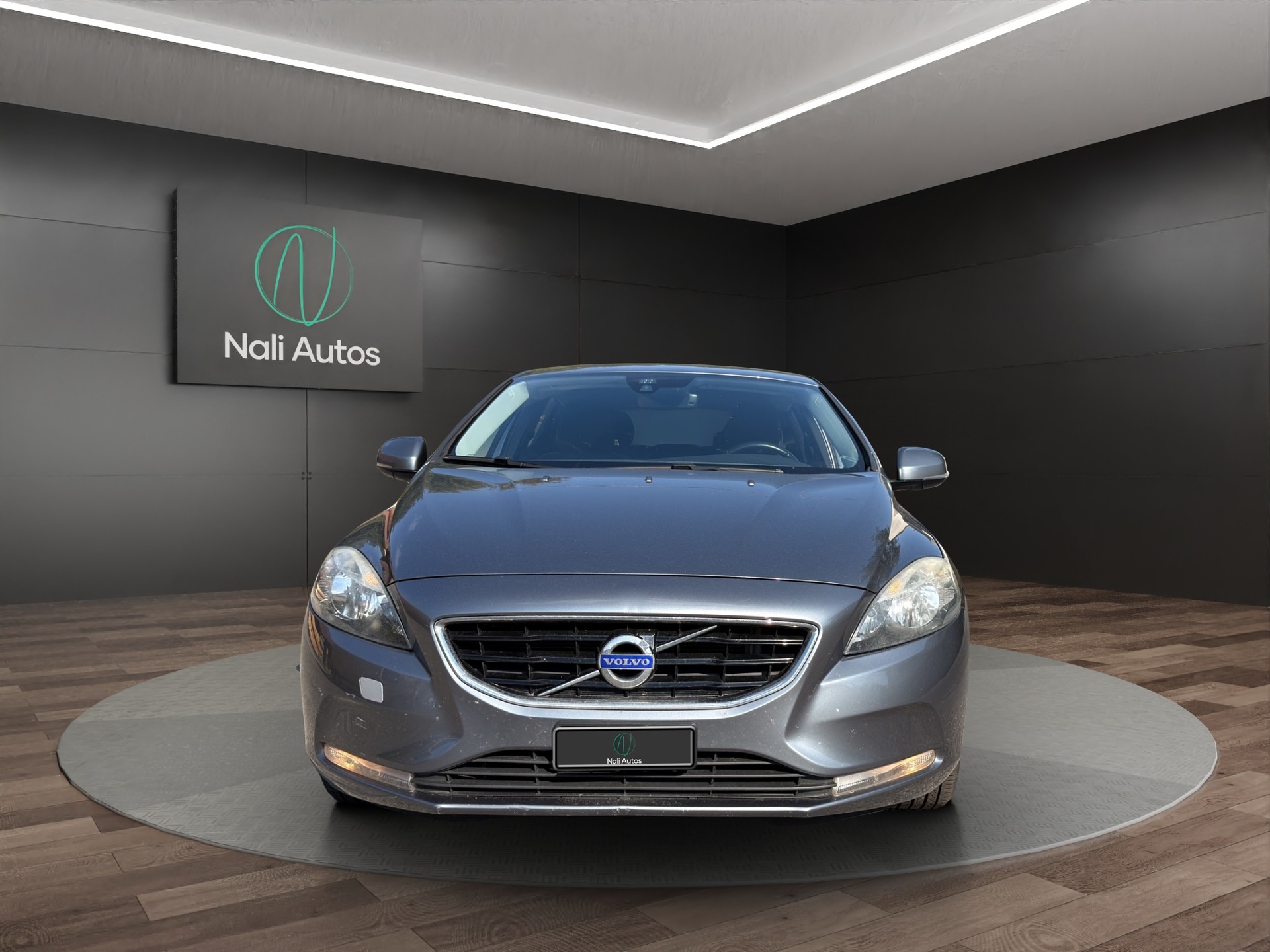 VOLVO V40 T4 Momentum Powershift-image-10