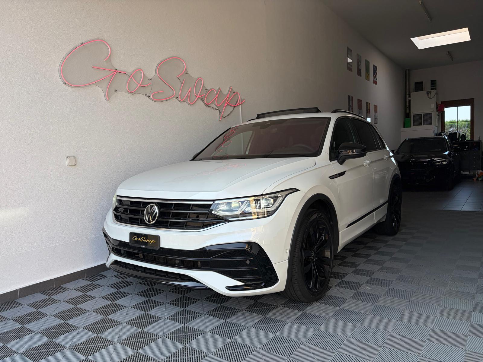 VW Tiguan 2.0TSI R-Line 4Motion DSG - Attelage - Toit ouvrant - Caméra - DCC-image-0