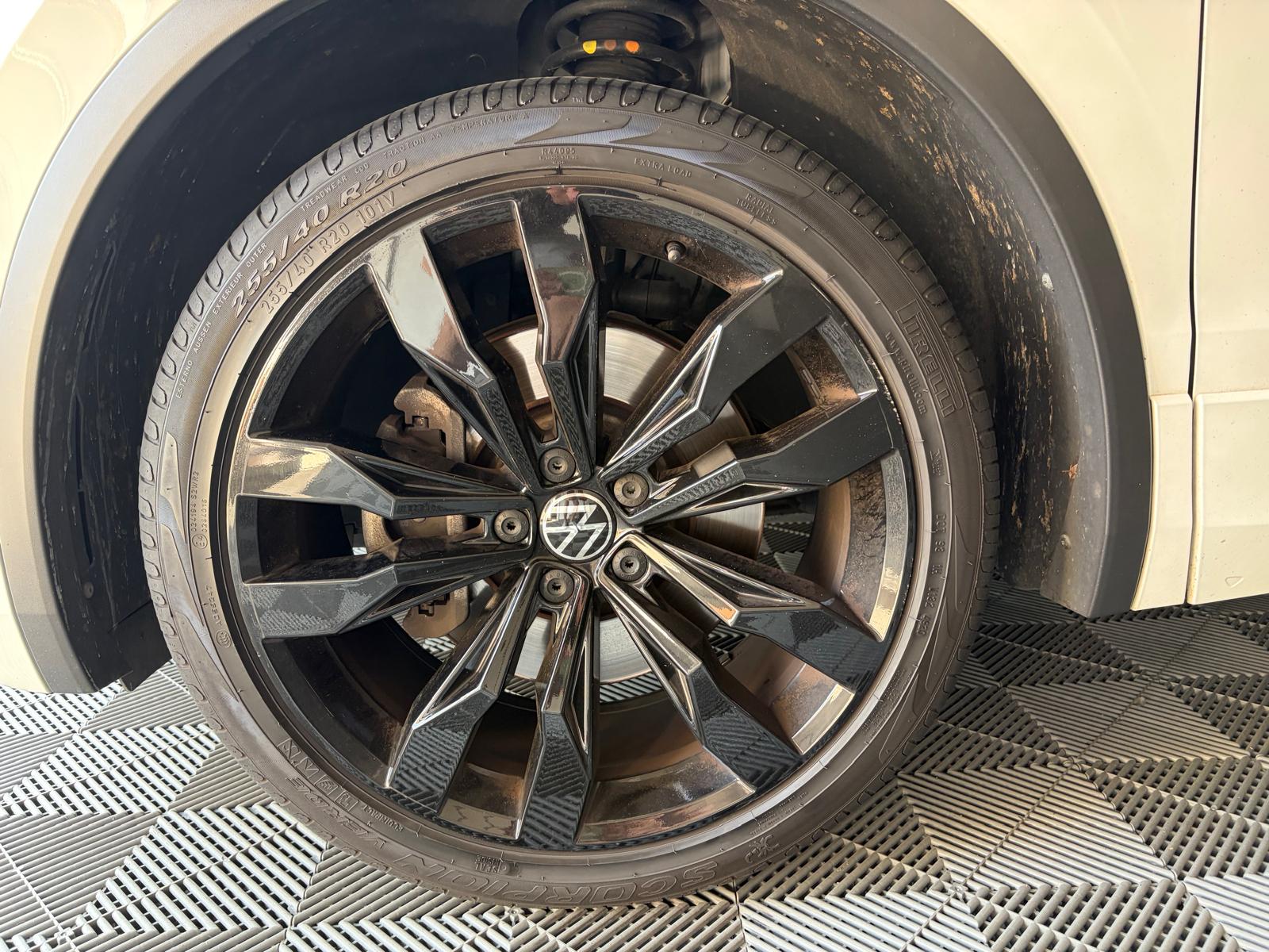 VW Tiguan 2.0TSI R-Line 4Motion DSG - Attelage - Toit ouvrant - Caméra - DCC-image-28