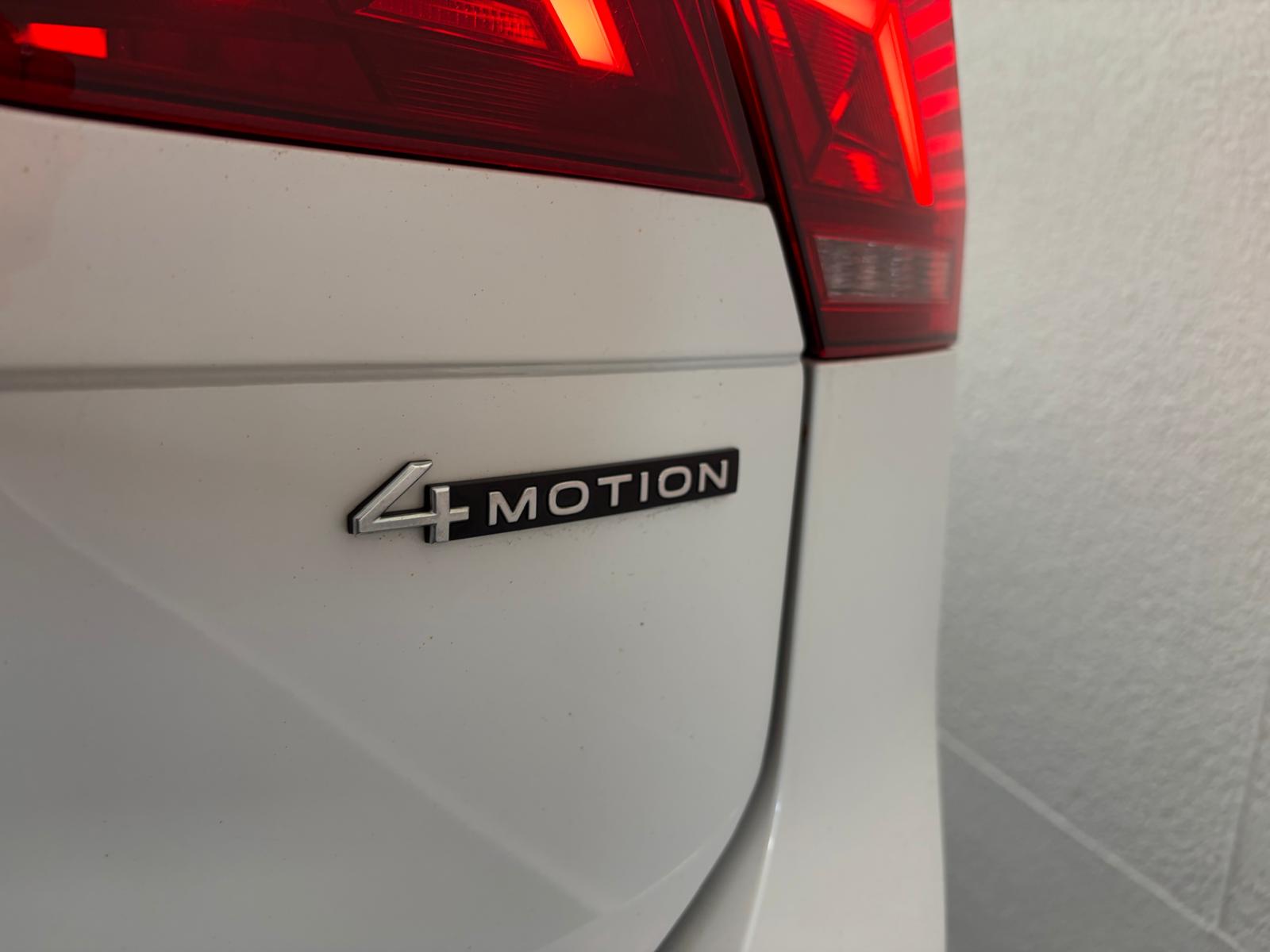 VW Tiguan 2.0TSI R-Line 4Motion DSG - Attelage - Toit ouvrant - Caméra - DCC-image-11