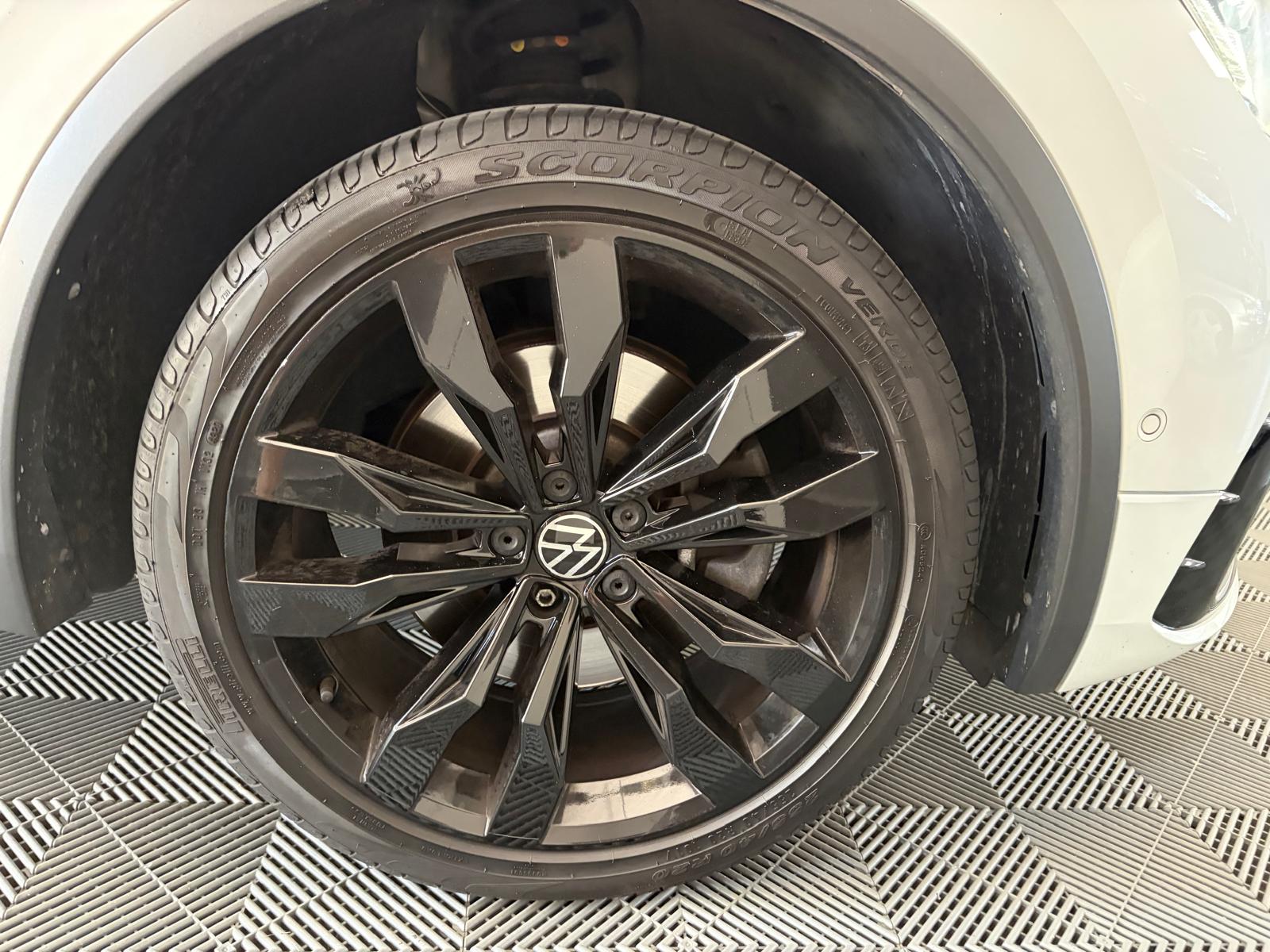 VW Tiguan 2.0TSI R-Line 4Motion DSG - Attelage - Toit ouvrant - Caméra - DCC-image-31