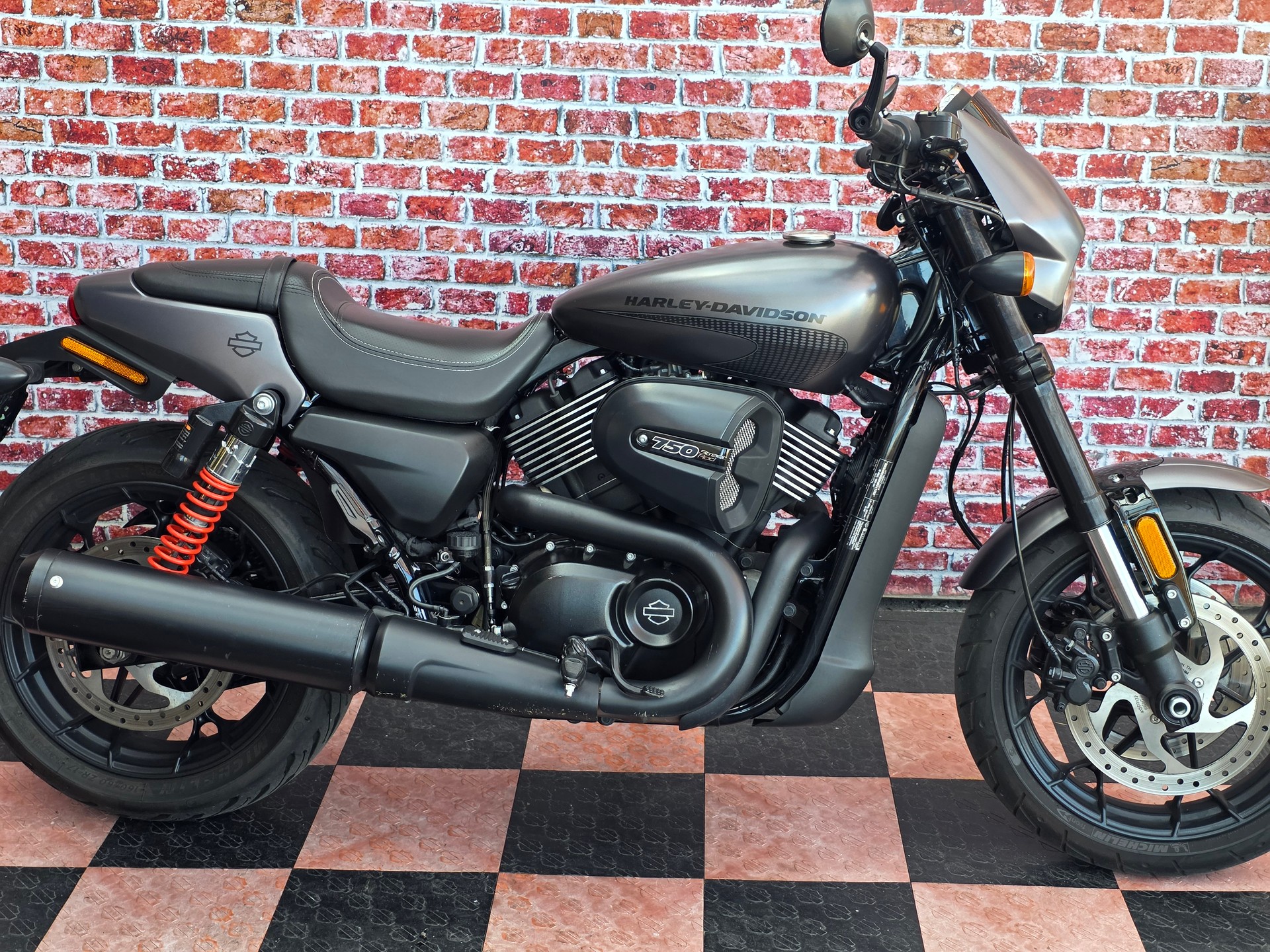 HARLEY-DAVIDSON XG 750 Street Rod-showroom-element-2