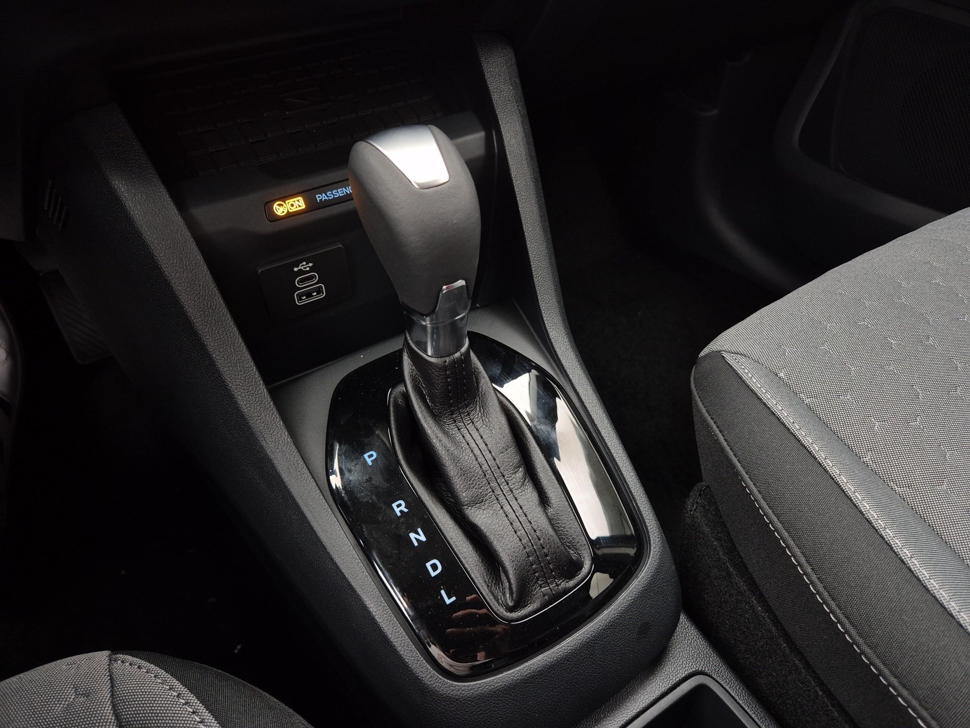 FORD Tourneo Courier 1.0 EcoBoost Titanium-image-5