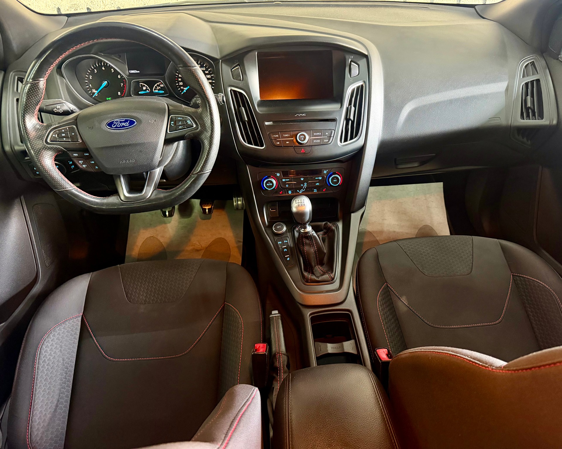 FORD Focus 1.5 SCTi ST Line-image-3