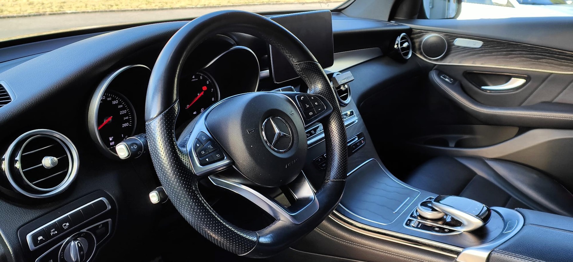 MERCEDES-BENZ GLC 250 AMG Line 4Matic 9G-Tronic-image-9