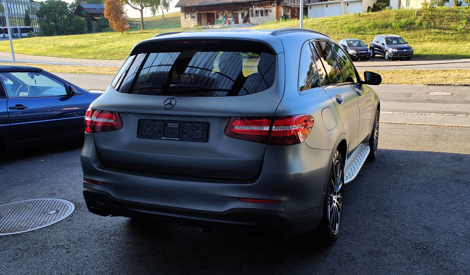 MERCEDES-BENZ GLC 250 AMG Line 4Matic 9G-Tronic-image-4