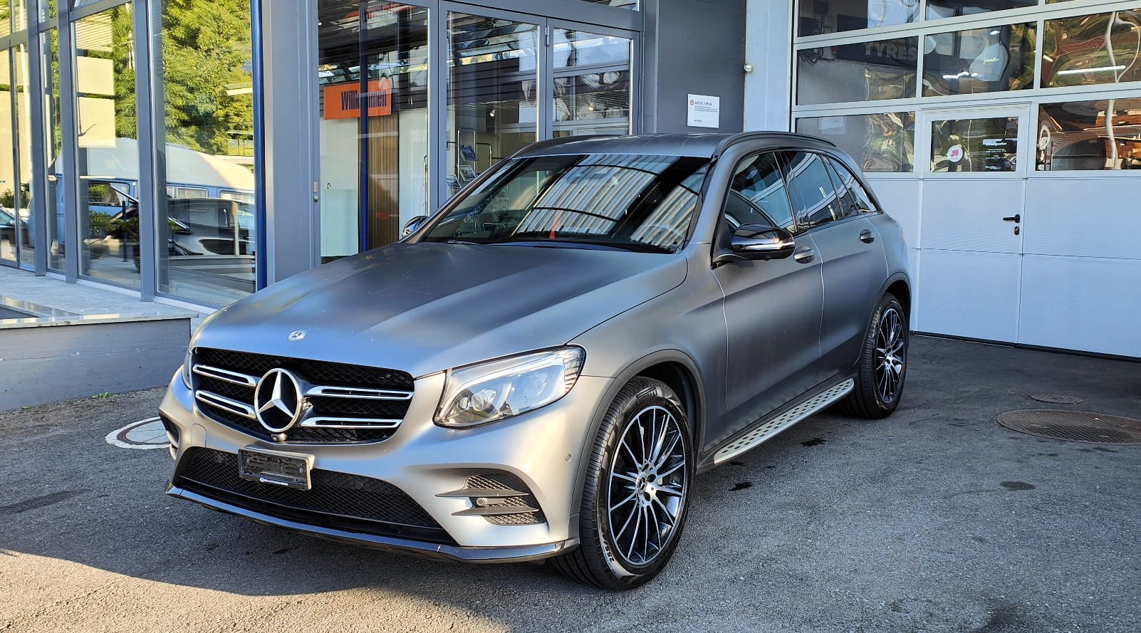 MERCEDES-BENZ GLC 250 AMG Line 4Matic 9G-Tronic