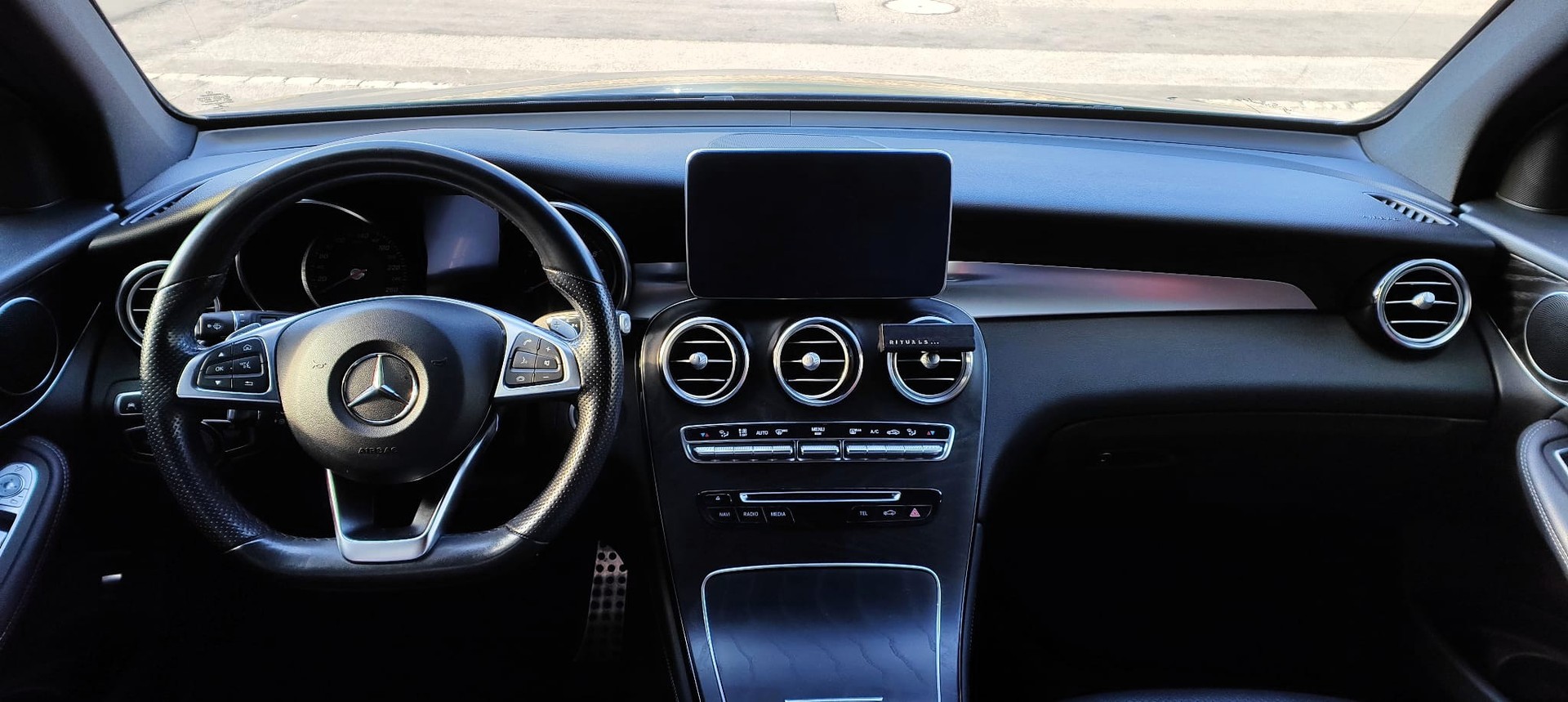 MERCEDES-BENZ GLC 250 AMG Line 4Matic 9G-Tronic-image-10