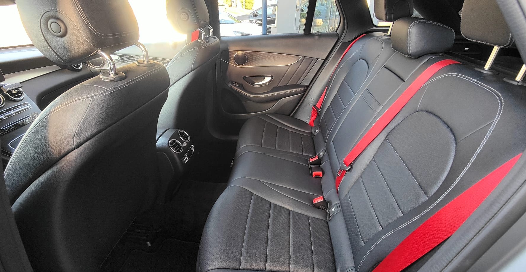 MERCEDES-BENZ GLC 250 AMG Line 4Matic 9G-Tronic-image-14