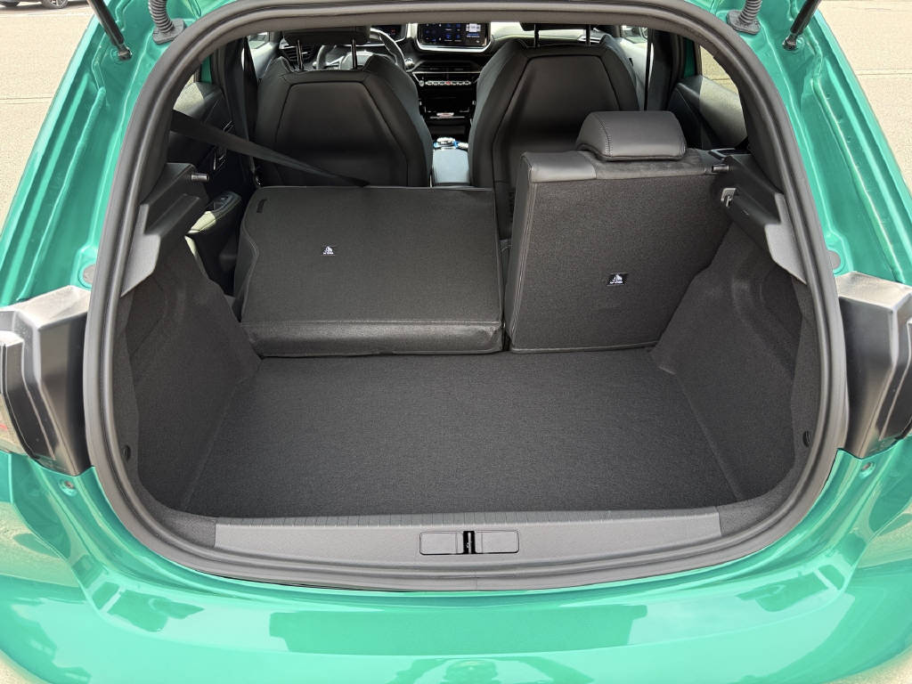 PEUGEOT 208 Hybrid 145 e-DSS6 GT Exclusive-image-14