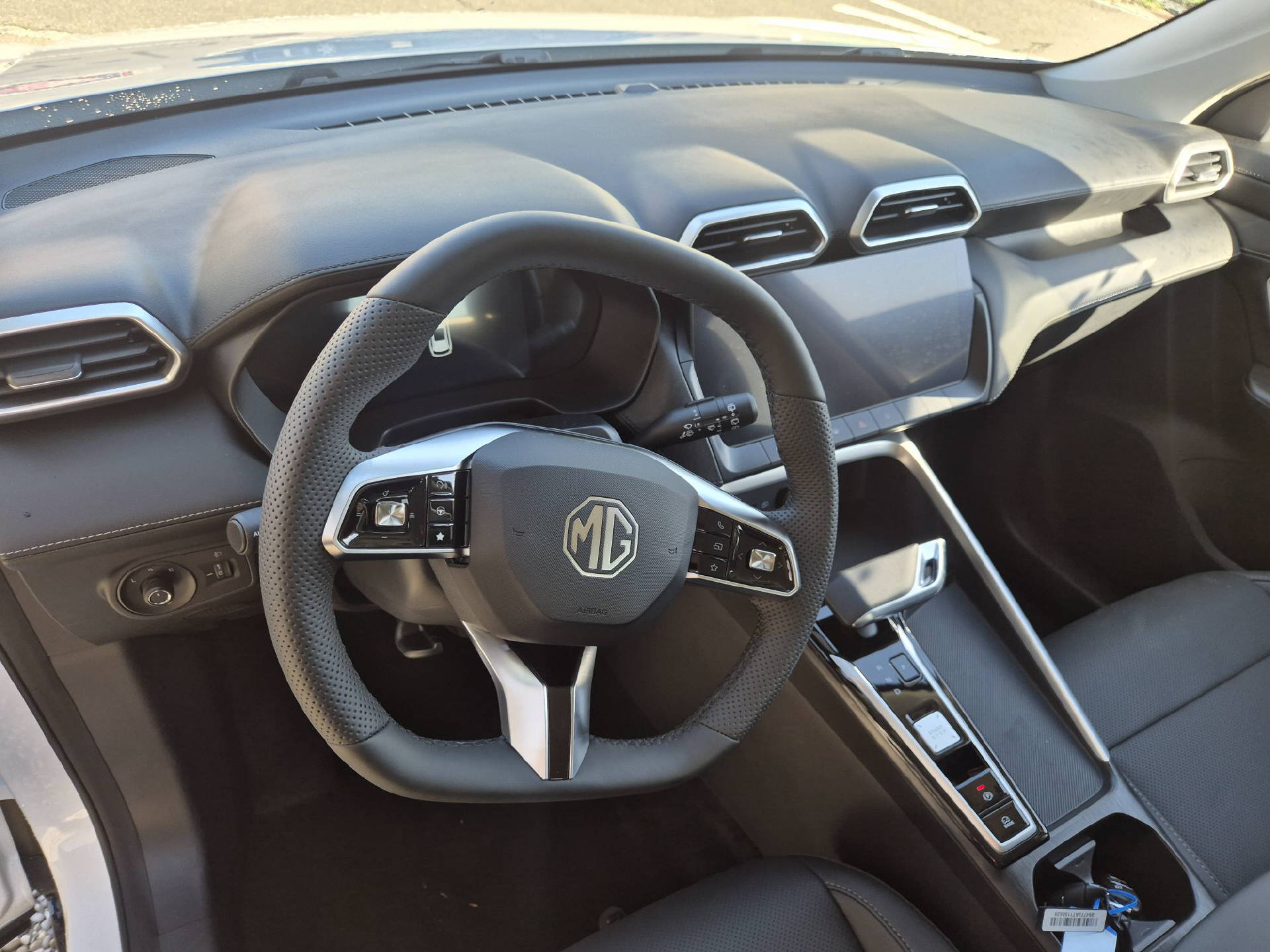 MG ZS 1.5 Hybrid+ Luxury-image-8