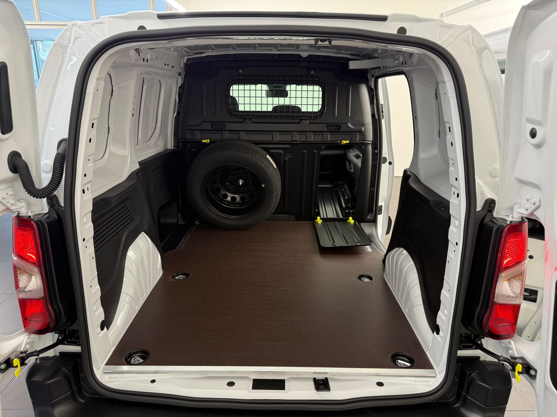 CITROEN Berlingo M 1.5 BlueHDi 130 S/S 4x4-image-6