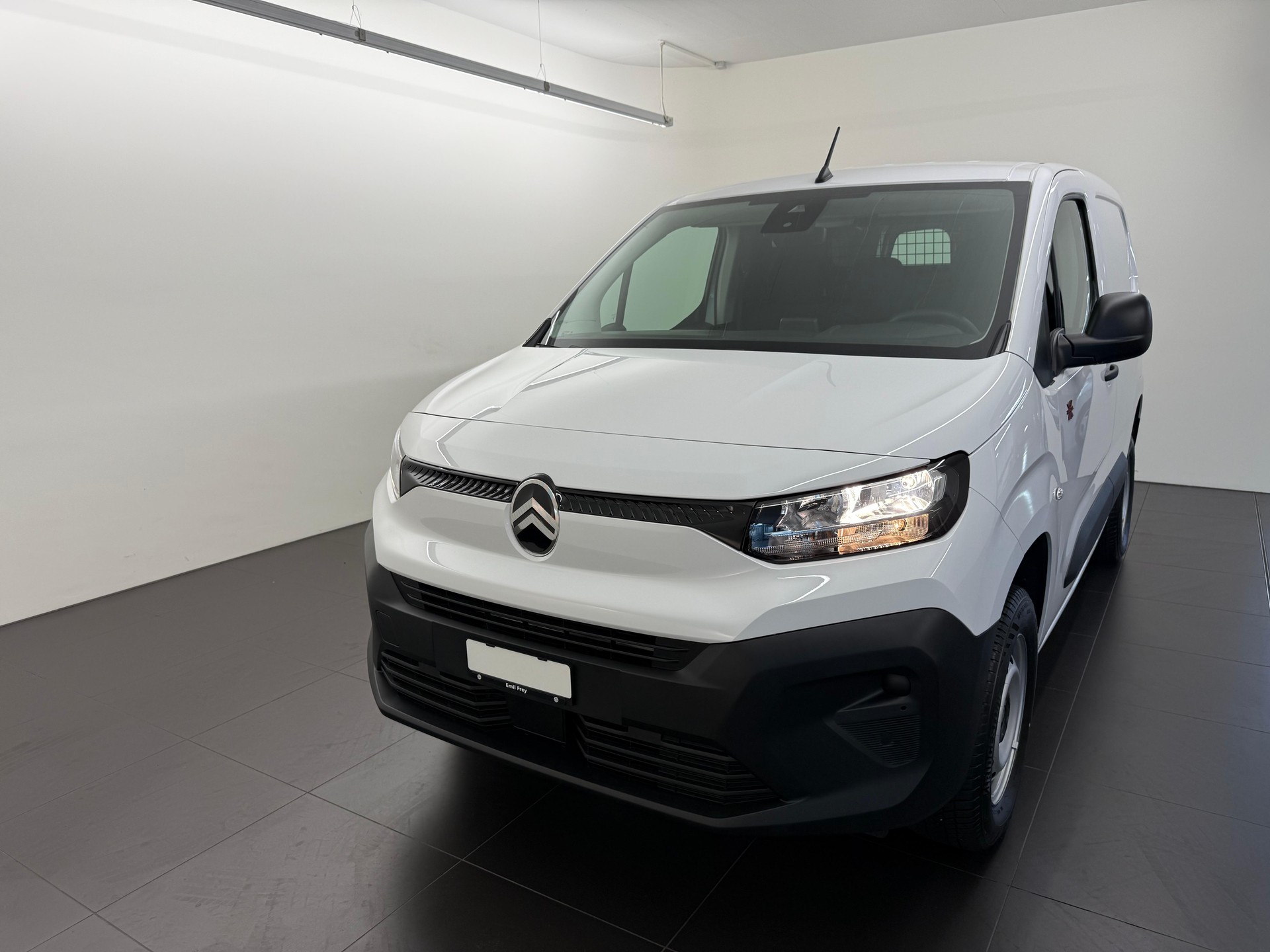 CITROEN Berlingo M 1.5 BlueHDi 130 S/S 4x4-image-0