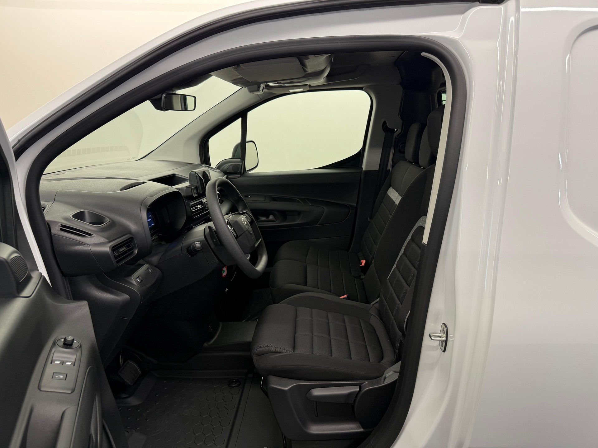 CITROEN Berlingo M 1.5 BlueHDi 130 S/S 4x4-image-3