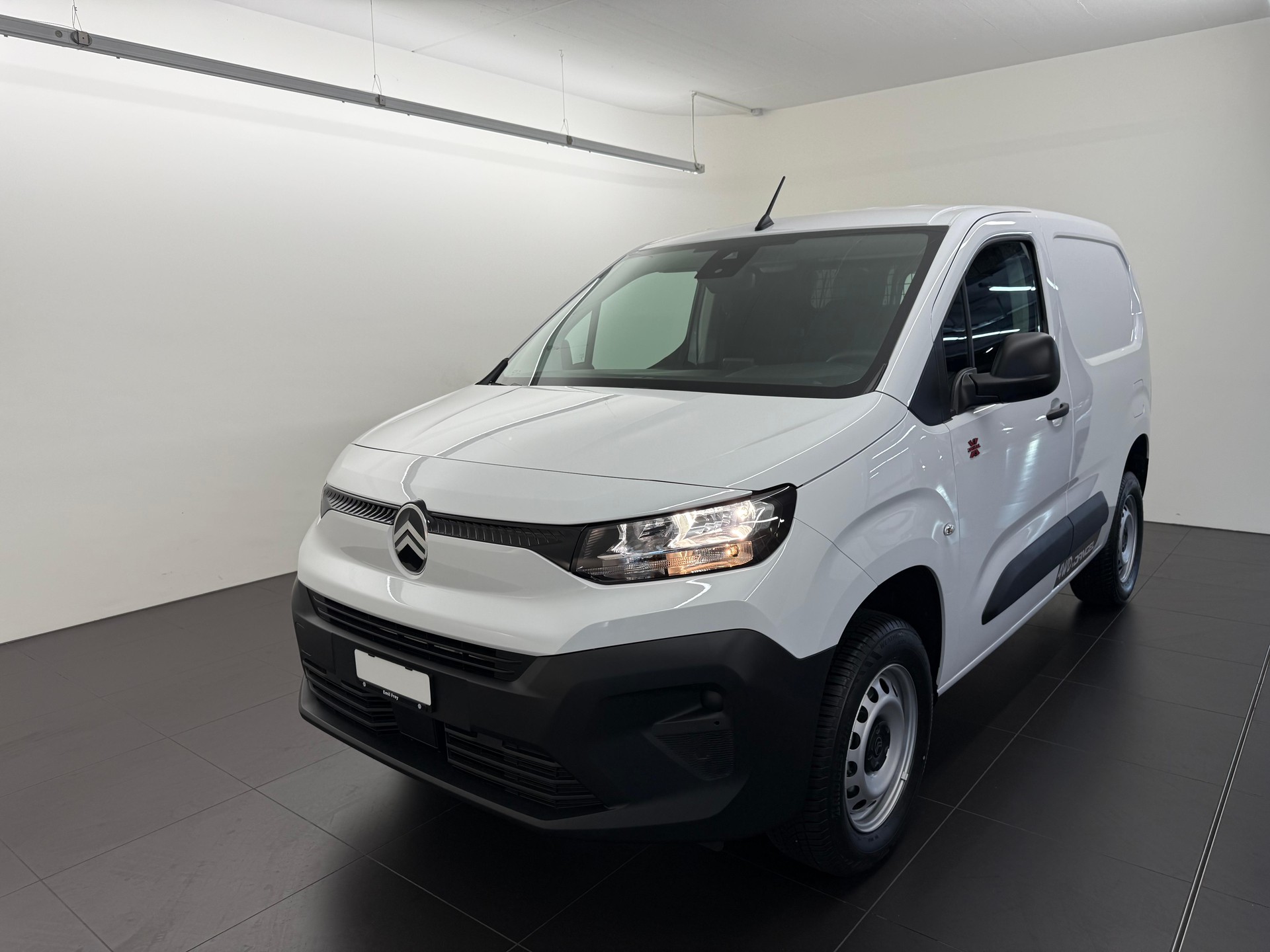 CITROEN Berlingo M 1.5 BlueHDi 130 S/S 4x4-image-1