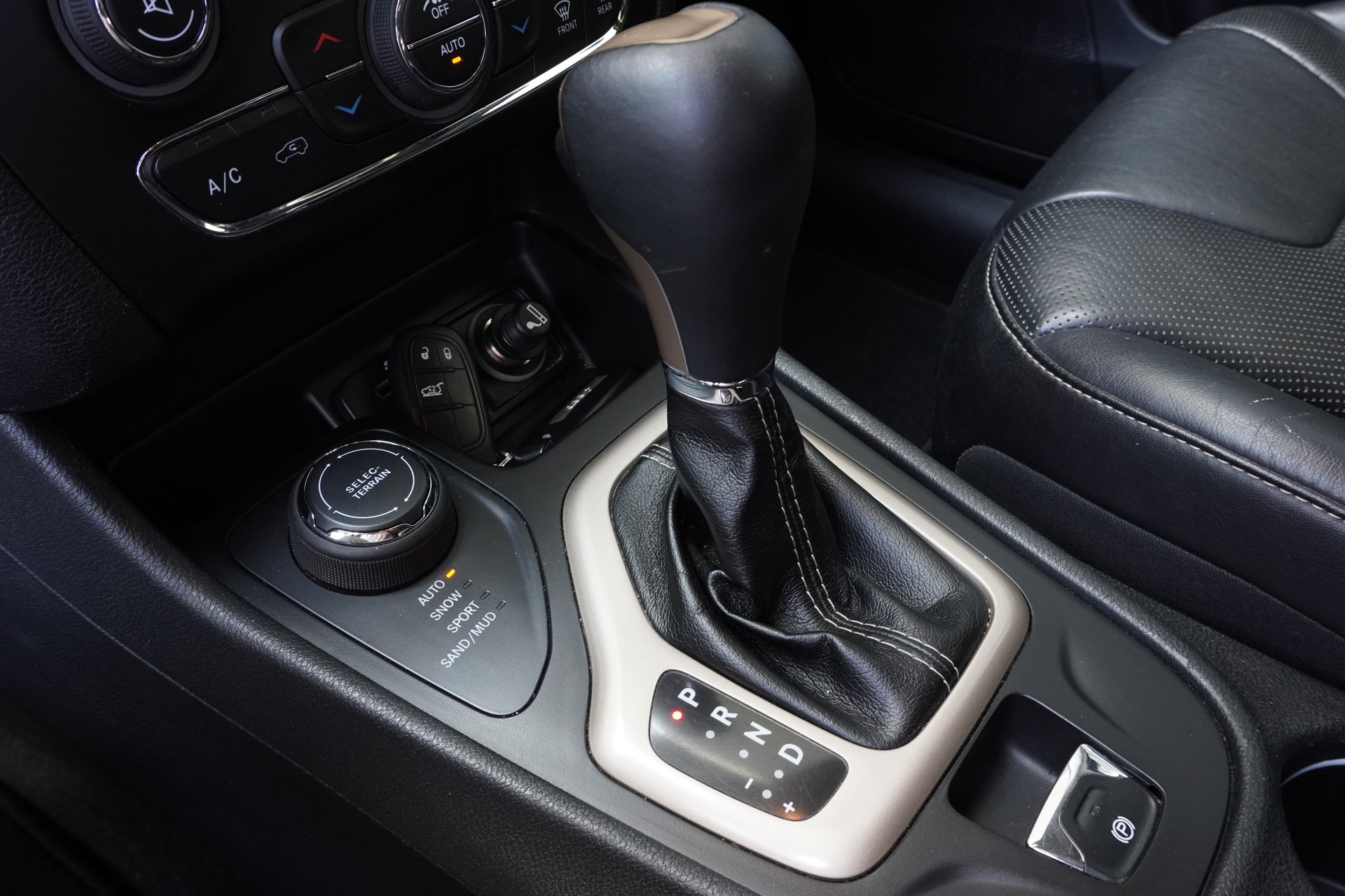 JEEP Cherokee 2.0TD Limited AWD 9ATX-image-12