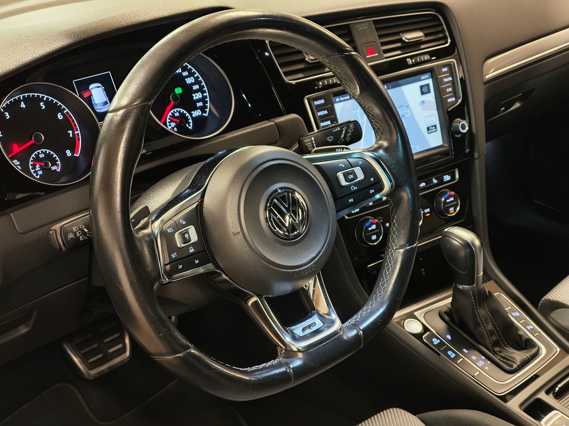 VW Golf 1.4 TSI Cup R-Line DSG-image-18