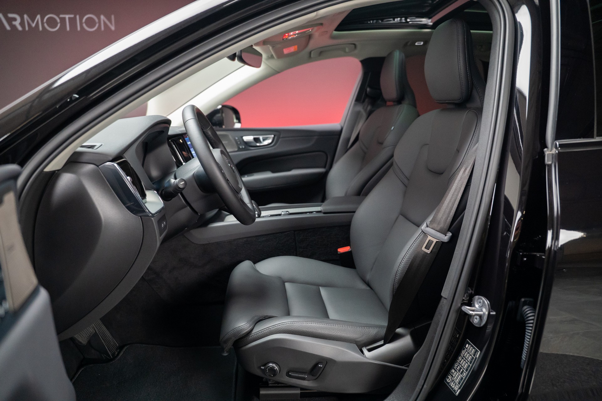 VOLVO XC60 2.0 T8 TE Plus Dark eAWD / Panorama / 360°Kamera / Harman/Kardon-image-7