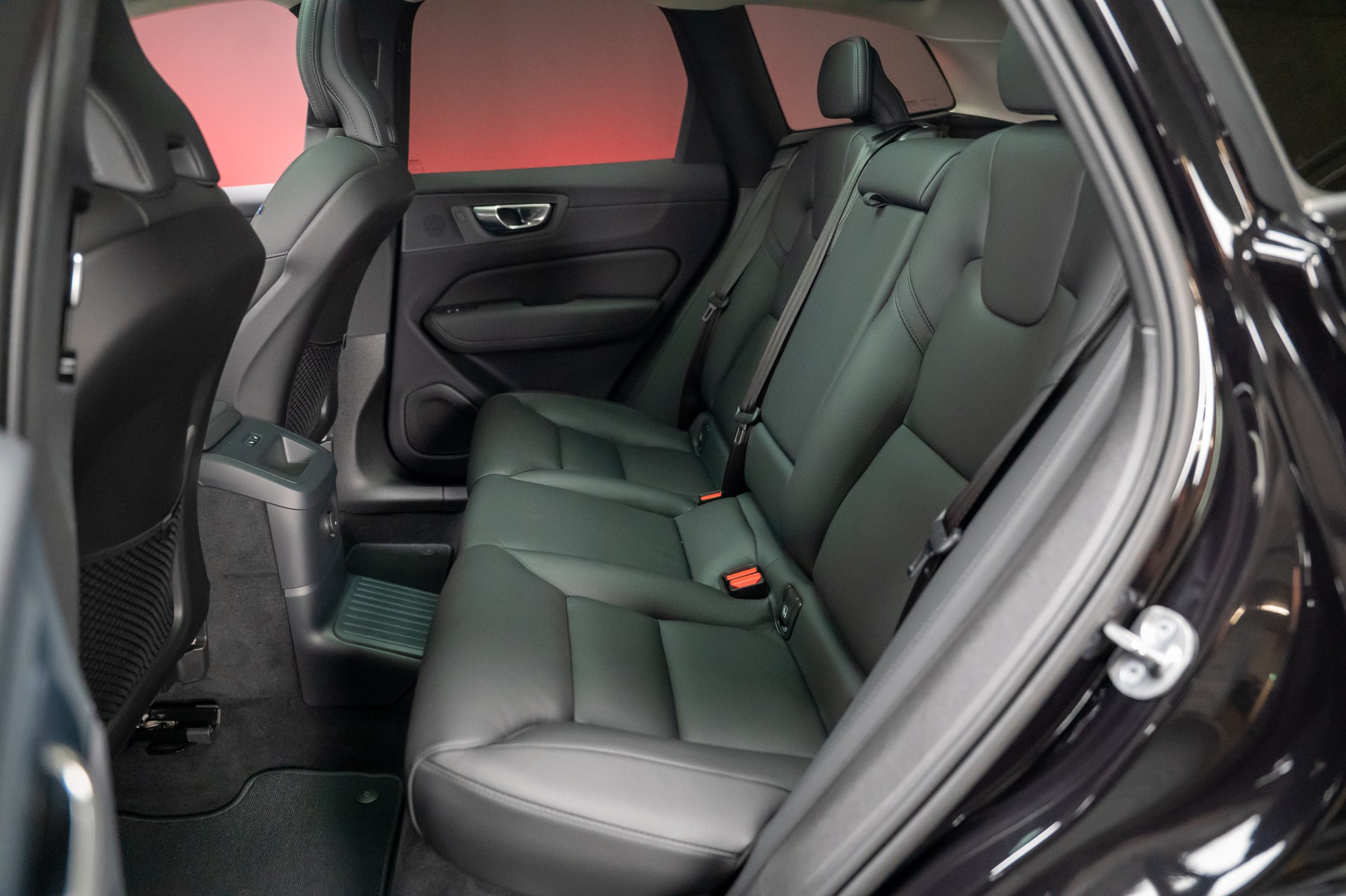 VOLVO XC60 2.0 T8 TE Plus Dark eAWD / Panorama / 360°Kamera / Harman/Kardon-image-13