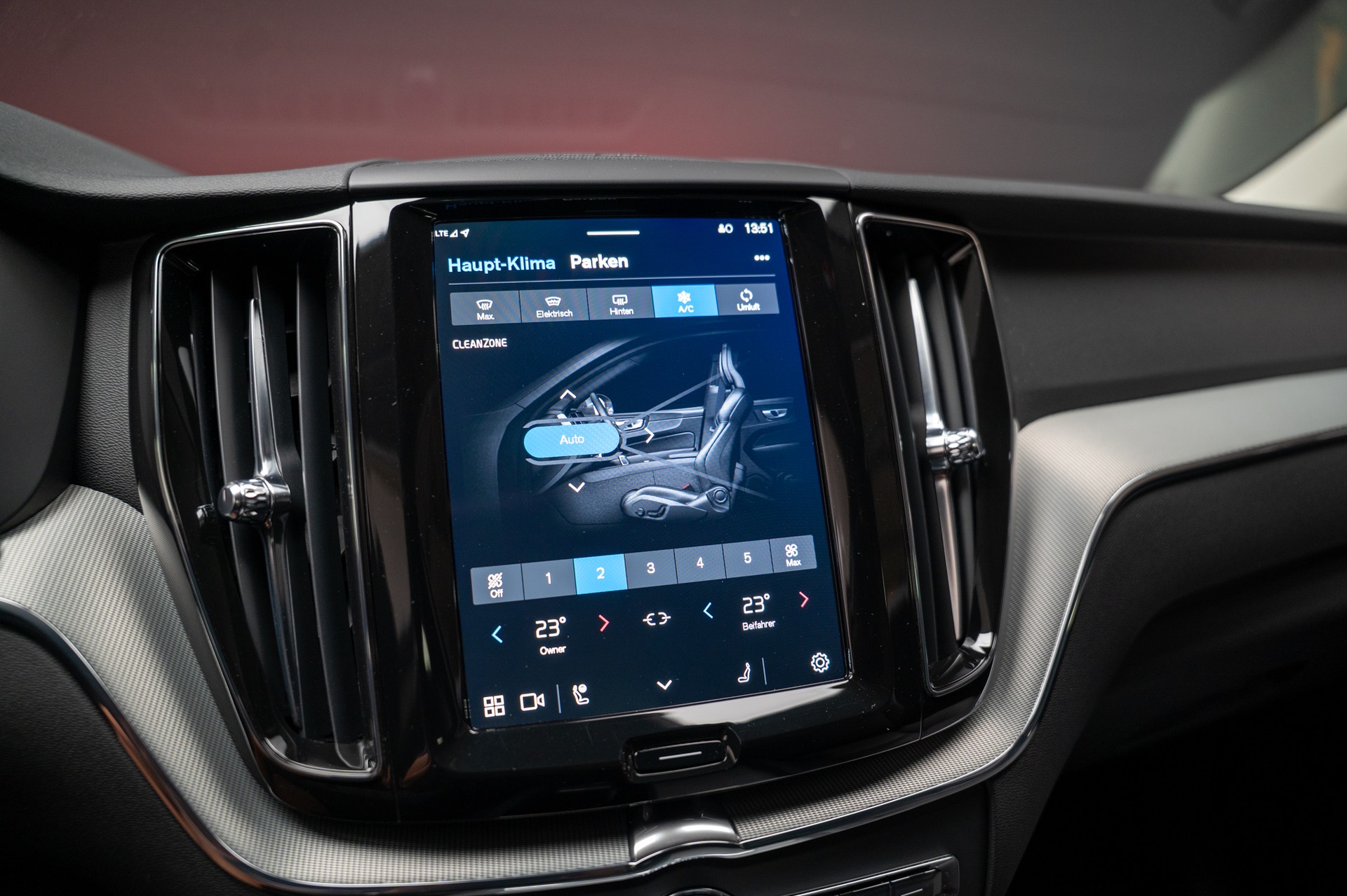 VOLVO XC60 2.0 T8 TE Plus Dark eAWD / Panorama / 360°Kamera / Harman/Kardon-image-23