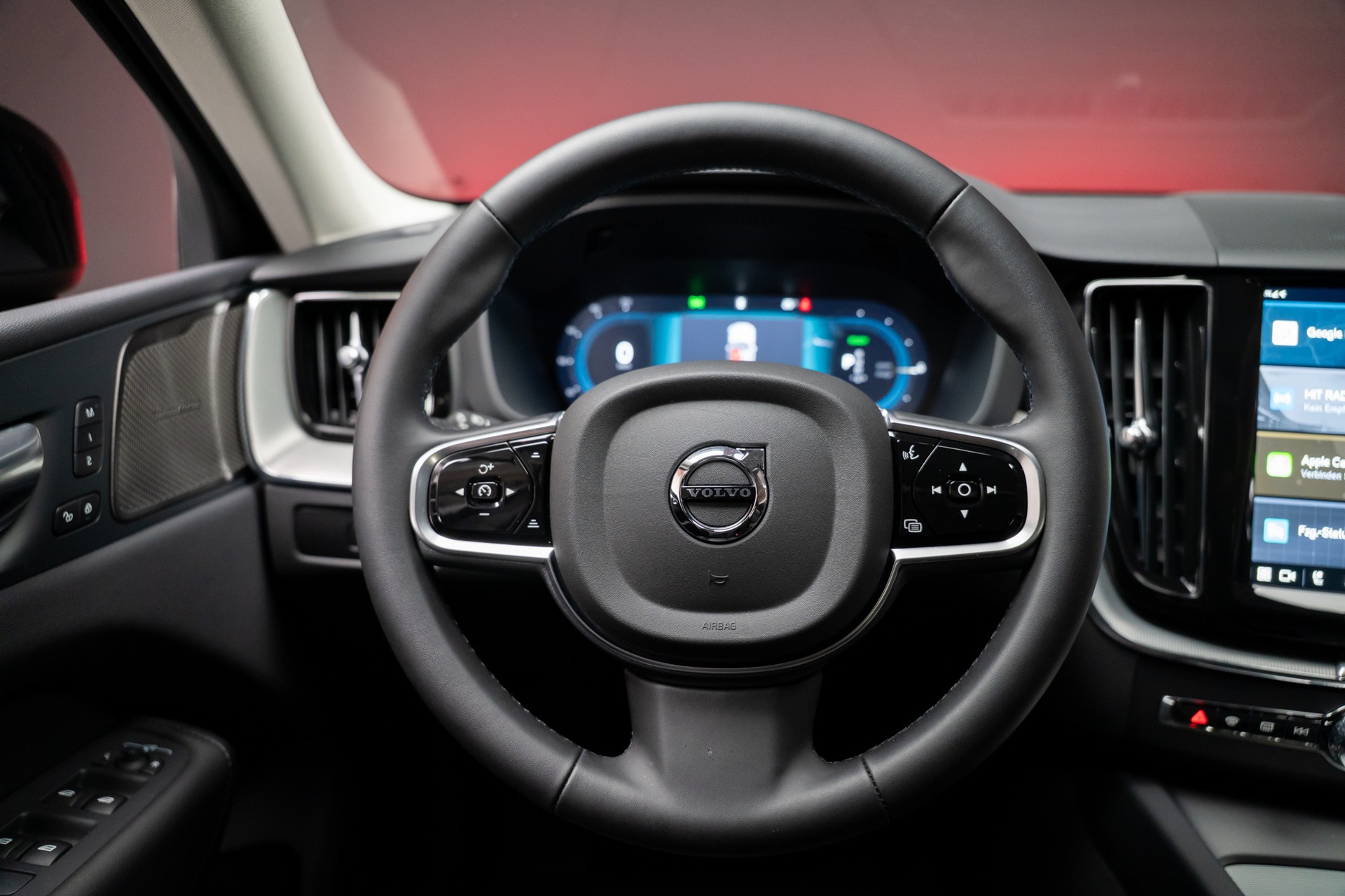 VOLVO XC60 2.0 T8 TE Plus Dark eAWD / Panorama / 360°Kamera / Harman/Kardon-image-18