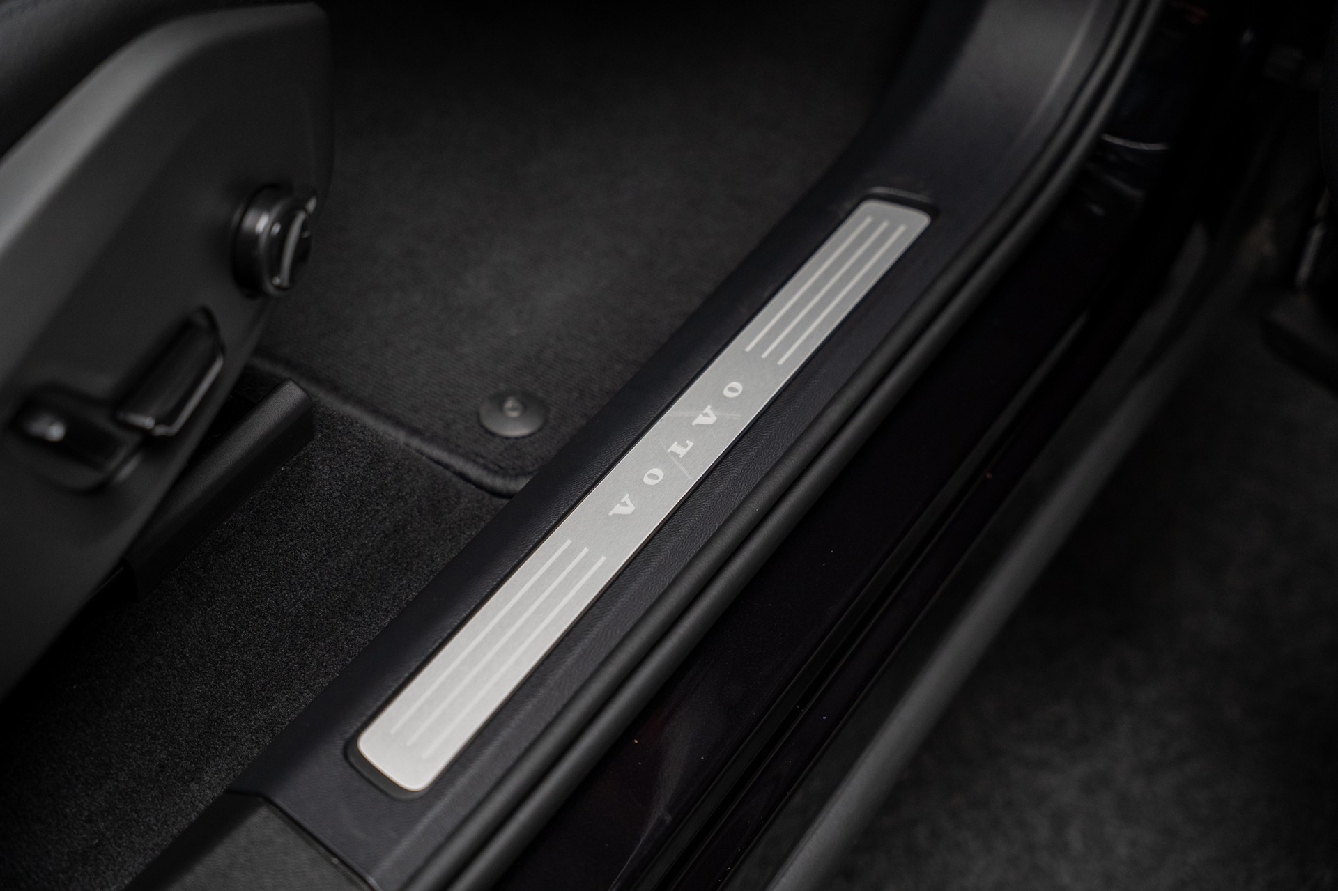 VOLVO XC60 2.0 T8 TE Plus Dark eAWD / Panorama / 360°Kamera / Harman/Kardon-image-28