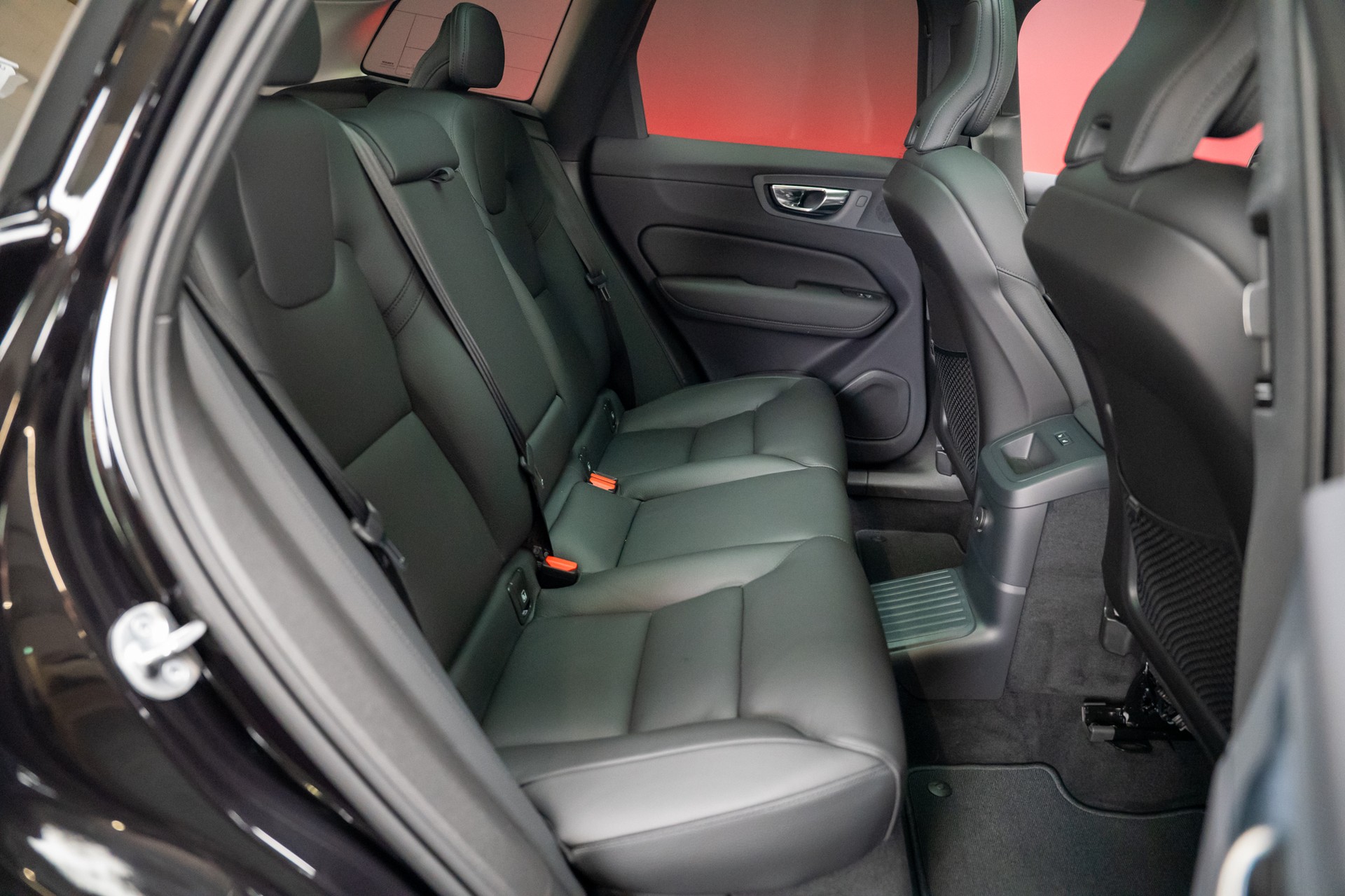 VOLVO XC60 2.0 T8 TE Plus Dark eAWD / Panorama / 360°Kamera / Harman/Kardon-image-15