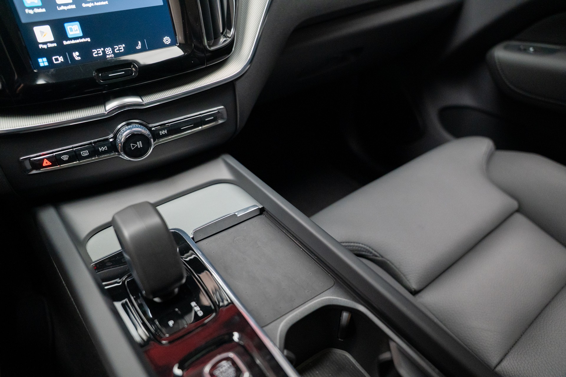VOLVO XC60 2.0 T8 TE Plus Dark eAWD / Panorama / 360°Kamera / Harman/Kardon-image-25