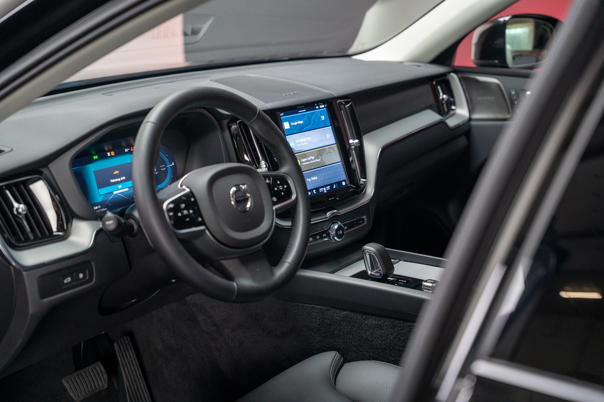 VOLVO XC60 2.0 T8 TE Plus Dark eAWD / Panorama / 360°Kamera / Harman/Kardon-image-11