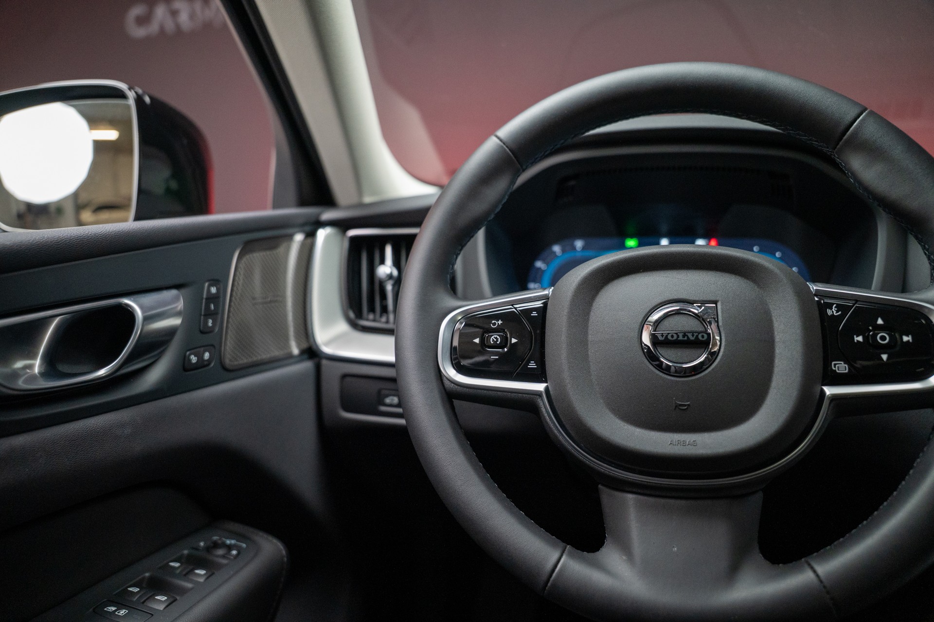 VOLVO XC60 2.0 T8 TE Plus Dark eAWD / Panorama / 360°Kamera / Harman/Kardon-image-19