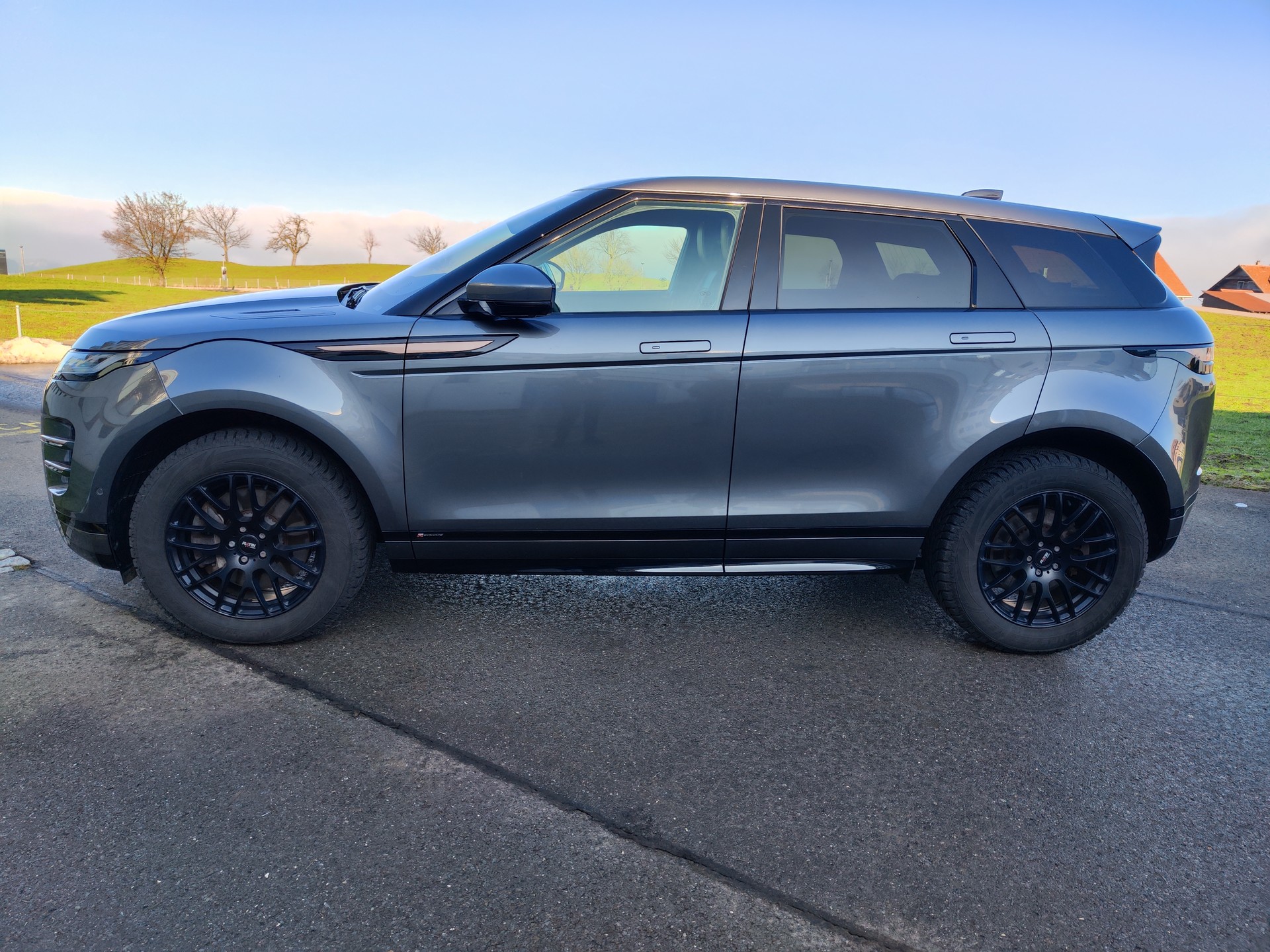 LAND ROVER 2.0 T 300 HSE-image-1